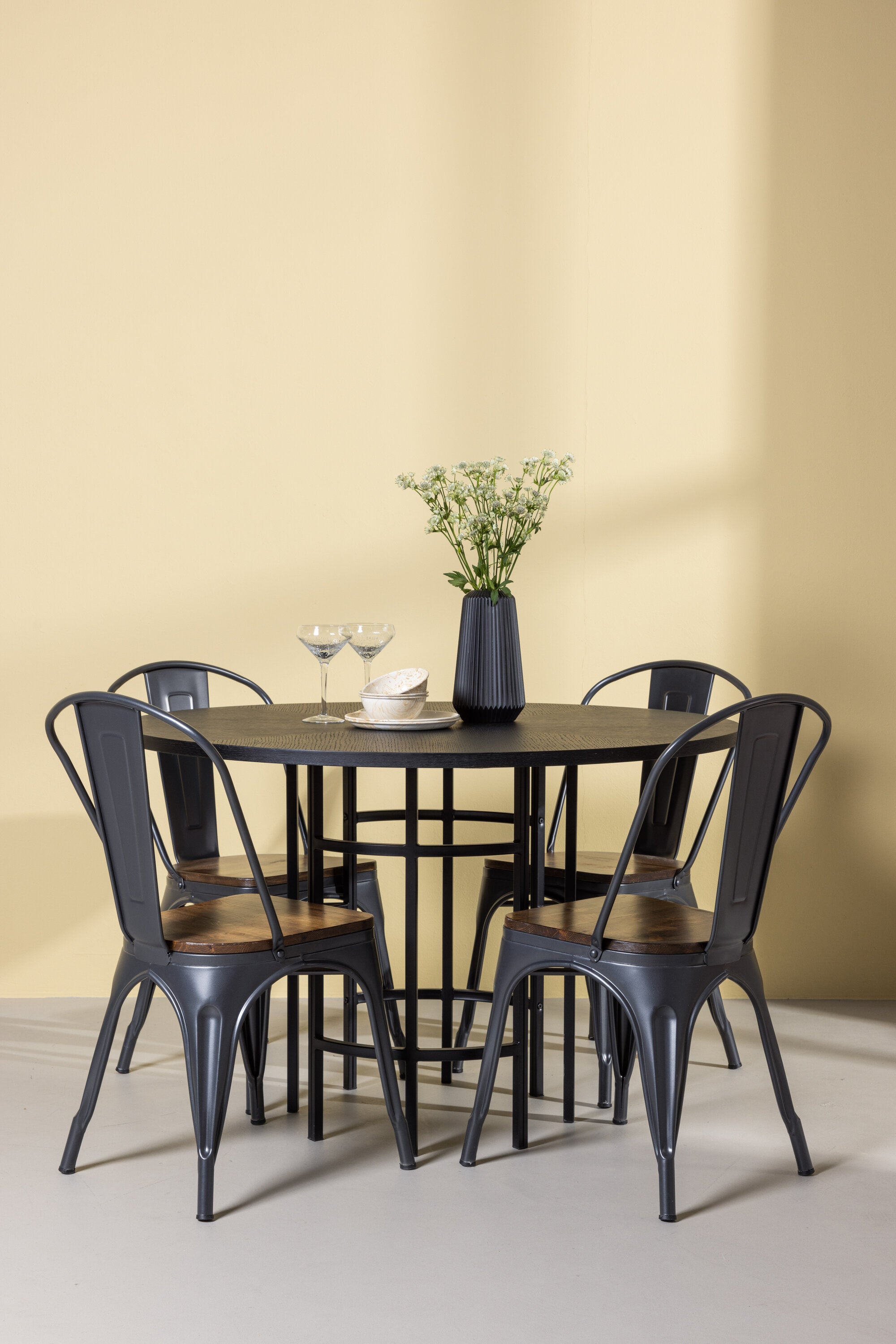 Esszimmerset Copenhagen + Tempe ⌀115cm/4St. in Dunkelgrau / Walnuss präsentiert im Onlineshop von KAQTU Design AG. Esszimmerset ist von Venture Home