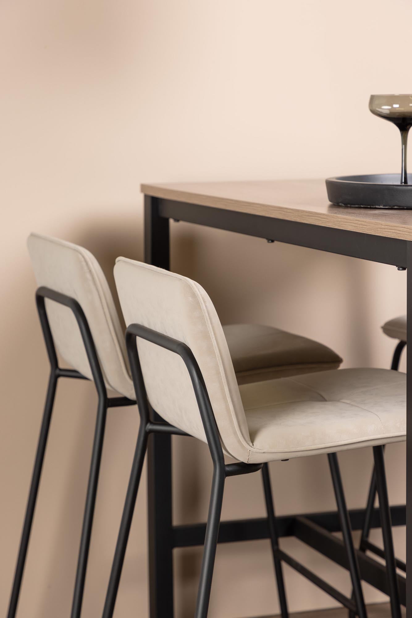 Entdecken Sie das stilvolle Camden Barset + Bisbee 120cm/4St. von Venture Home – die perfekte Lösung für gesellige Momente in Ihrer Küche oder Essbereich.