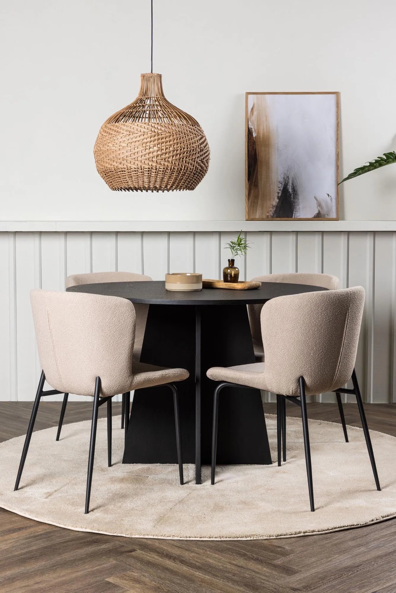 Stilvolles Esszimmerset: Modesto Tisch & 4 Bootcut Stühle, 110cm.