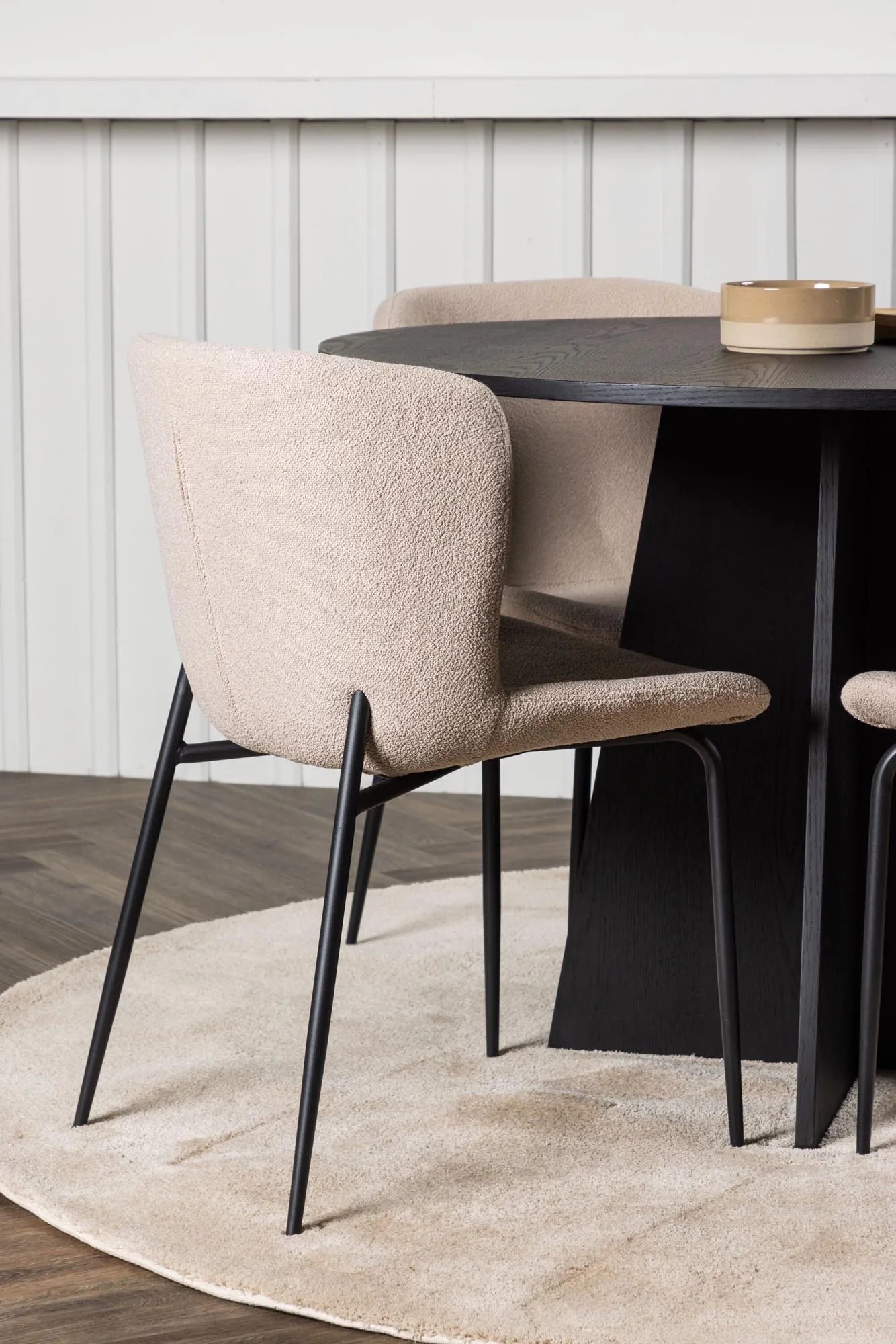 Venture Home Esszimmerset: Modesto Tisch & 4 Bootcut Stühle, 110cm.
