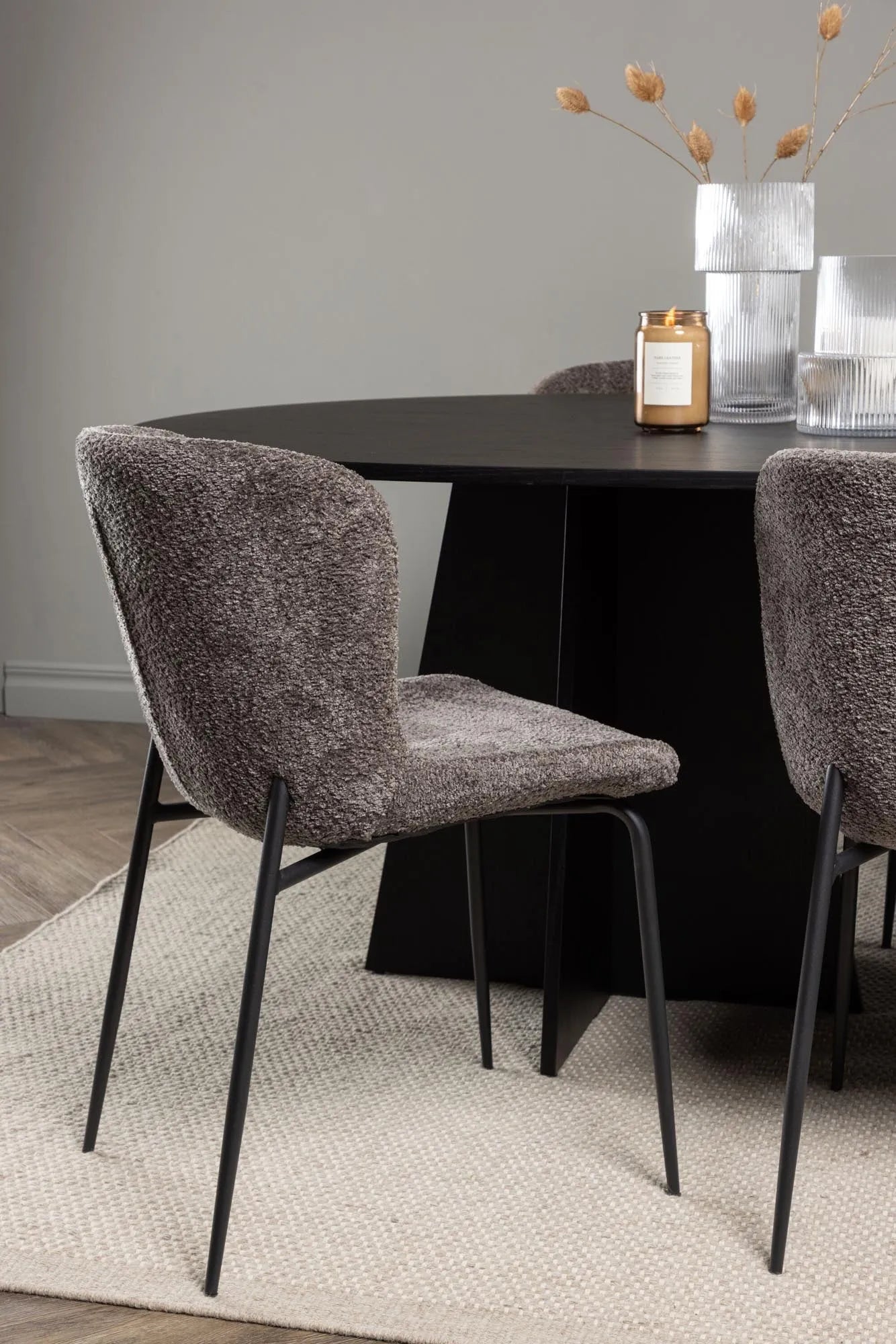 Venture Home: Bootcut Esszimmerset 230cm für zeitlose Eleganz.