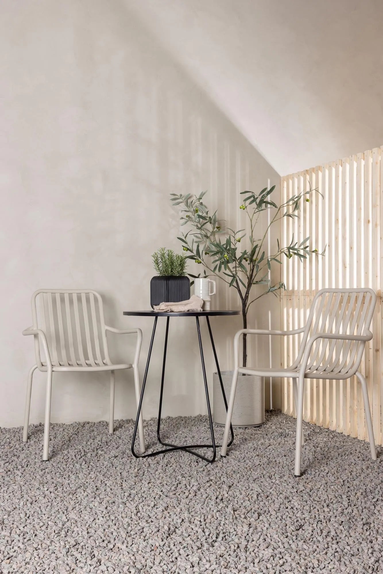 Elegantes Bacong Tischset ⌀60cm für stilvolle Gartenabende.