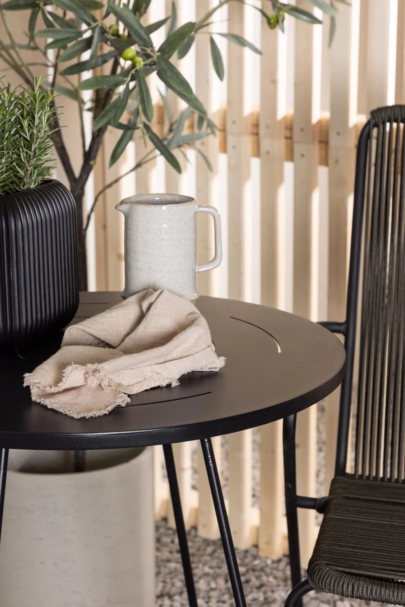Venture Home Bacong Set: Zeitloses Design für Ihren Außenbereich.