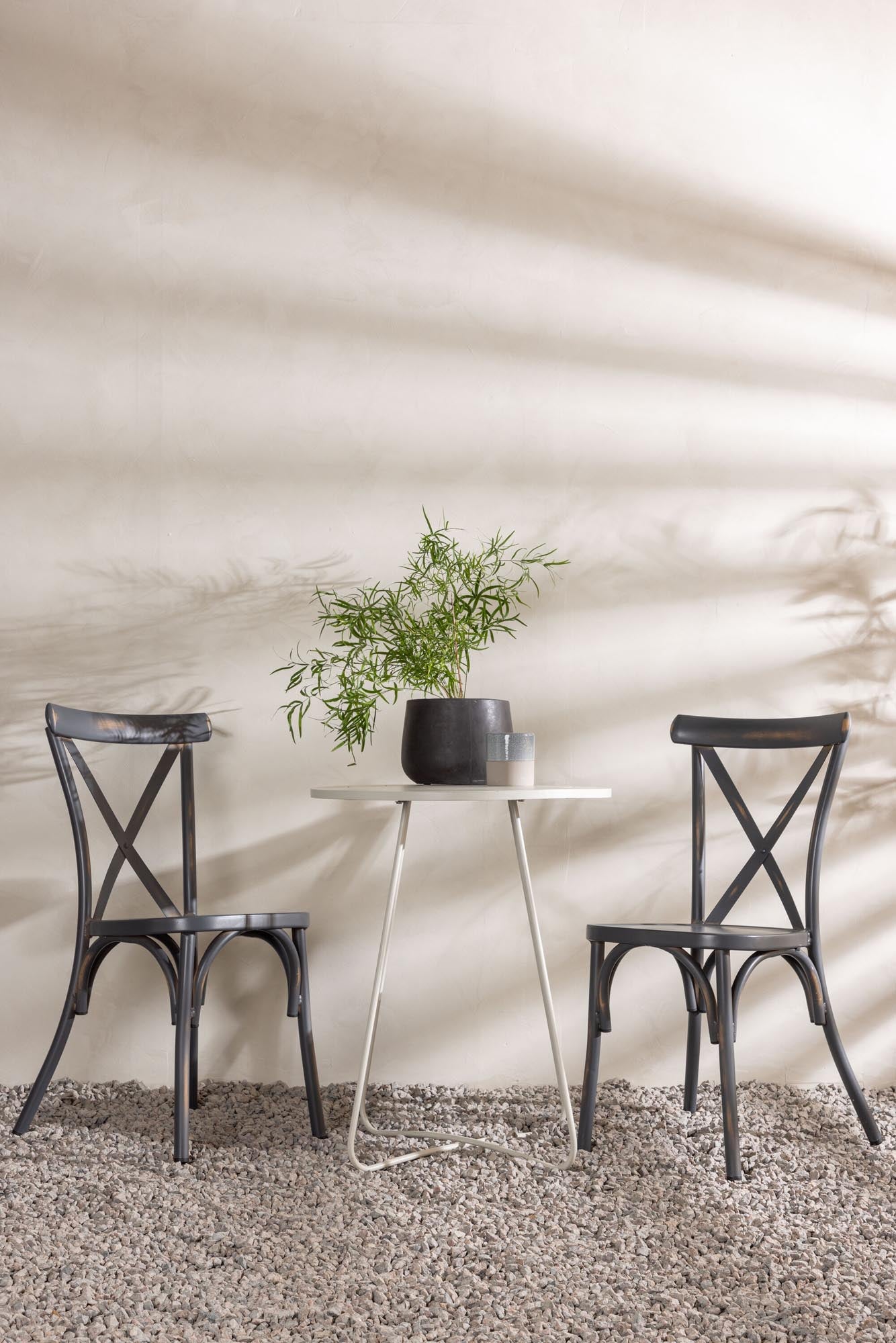 Elegantes Outdoor-Set: 60cm Tisch & 2 Stühle aus robustem Aluminium, ideal für stilvolle Gartenmomente.