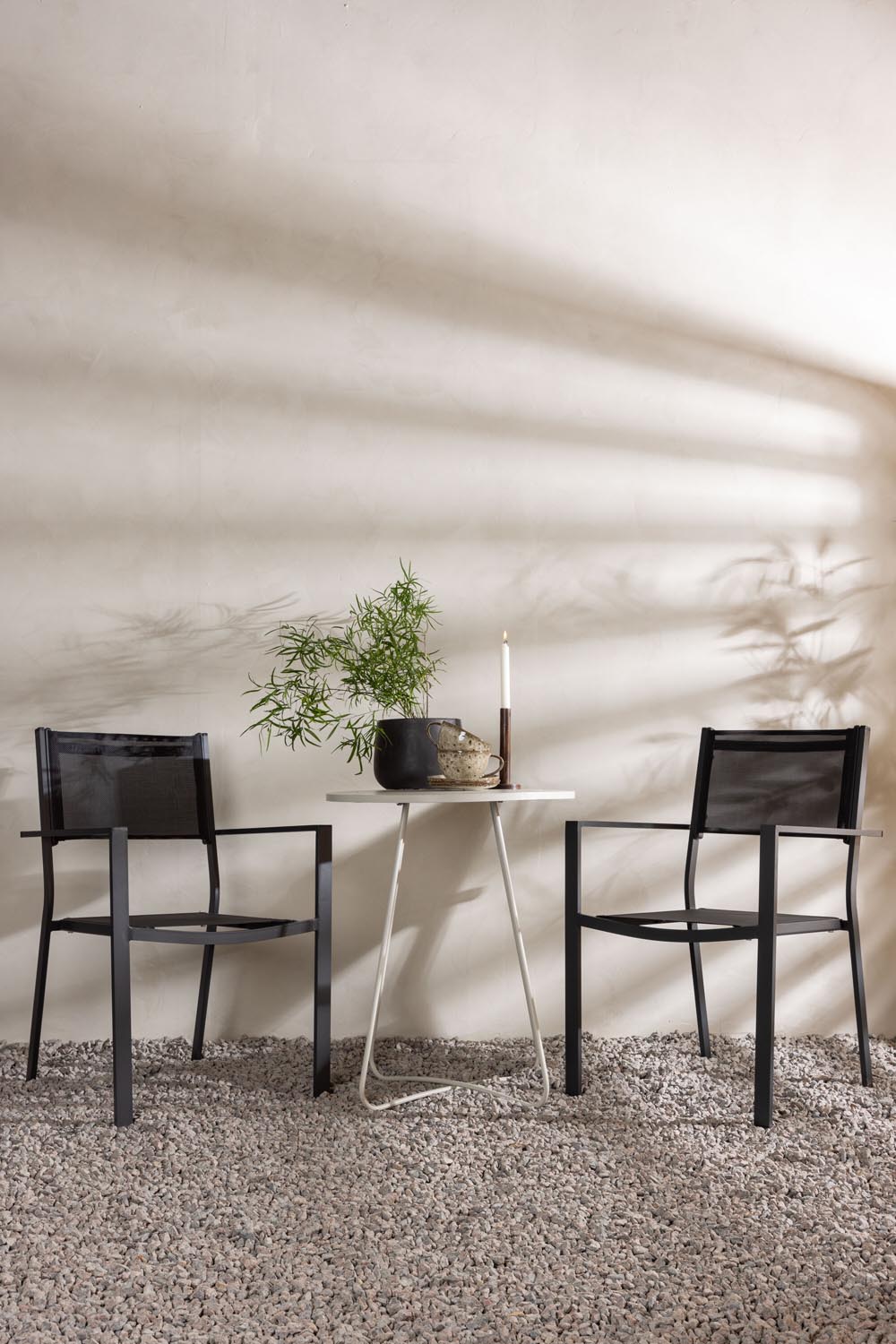 Bacong Outdoor-Tischset + Copacabana ⌀60cm/2St. in Beige/Schwarz präsentiert im Onlineshop von KAQTU Design AG. Gartentischset ist von Venture Home