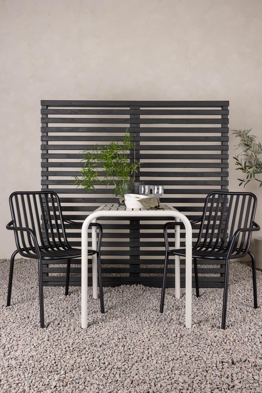 Borneo Outdoor-Tischset + Peking 70cm/2St. in Beige / Schwarz präsentiert im Onlineshop von KAQTU Design AG. Gartentischset ist von Venture Home