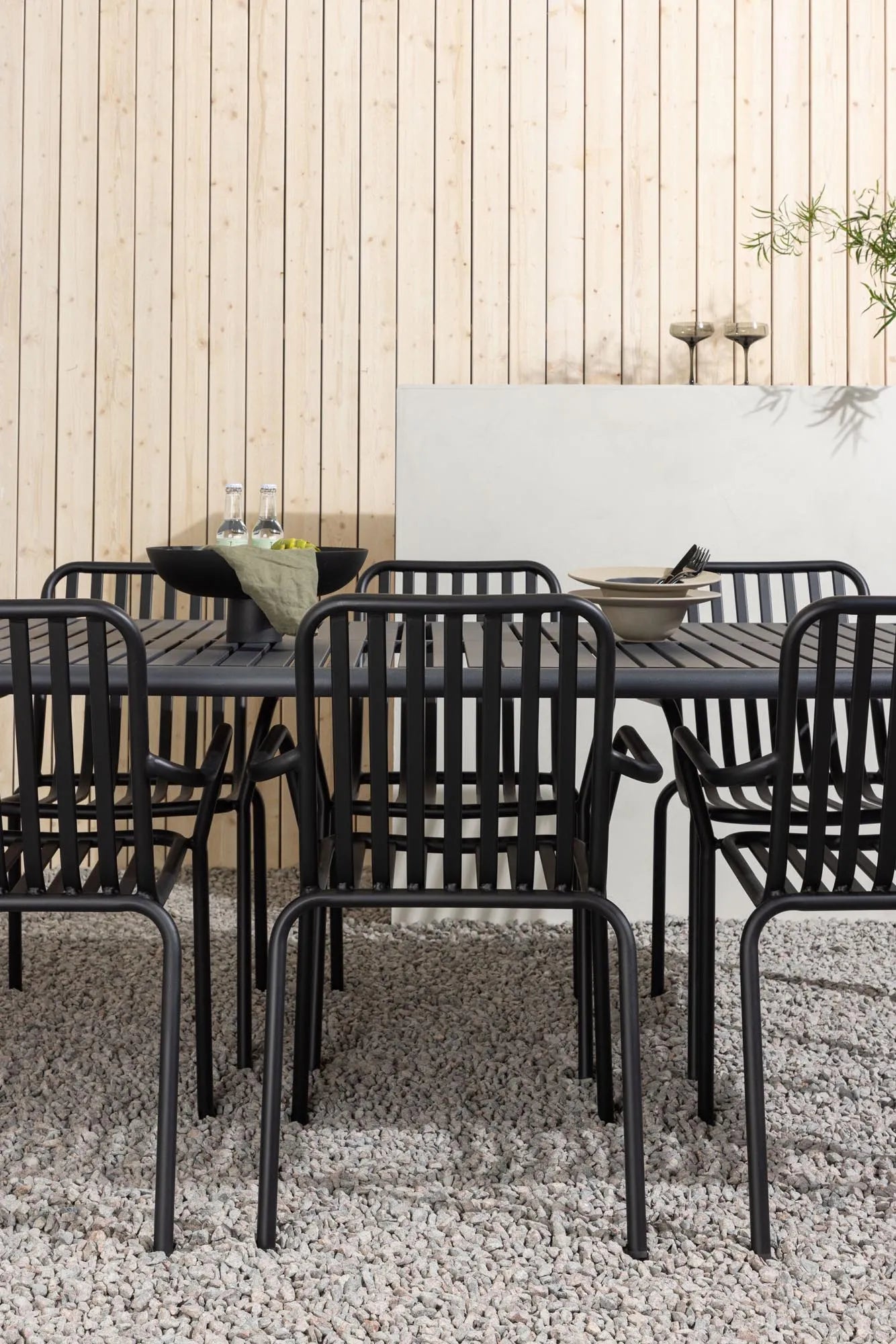 Robustes Borneo Tischset für 6, perfekt für Garten und Veranda.