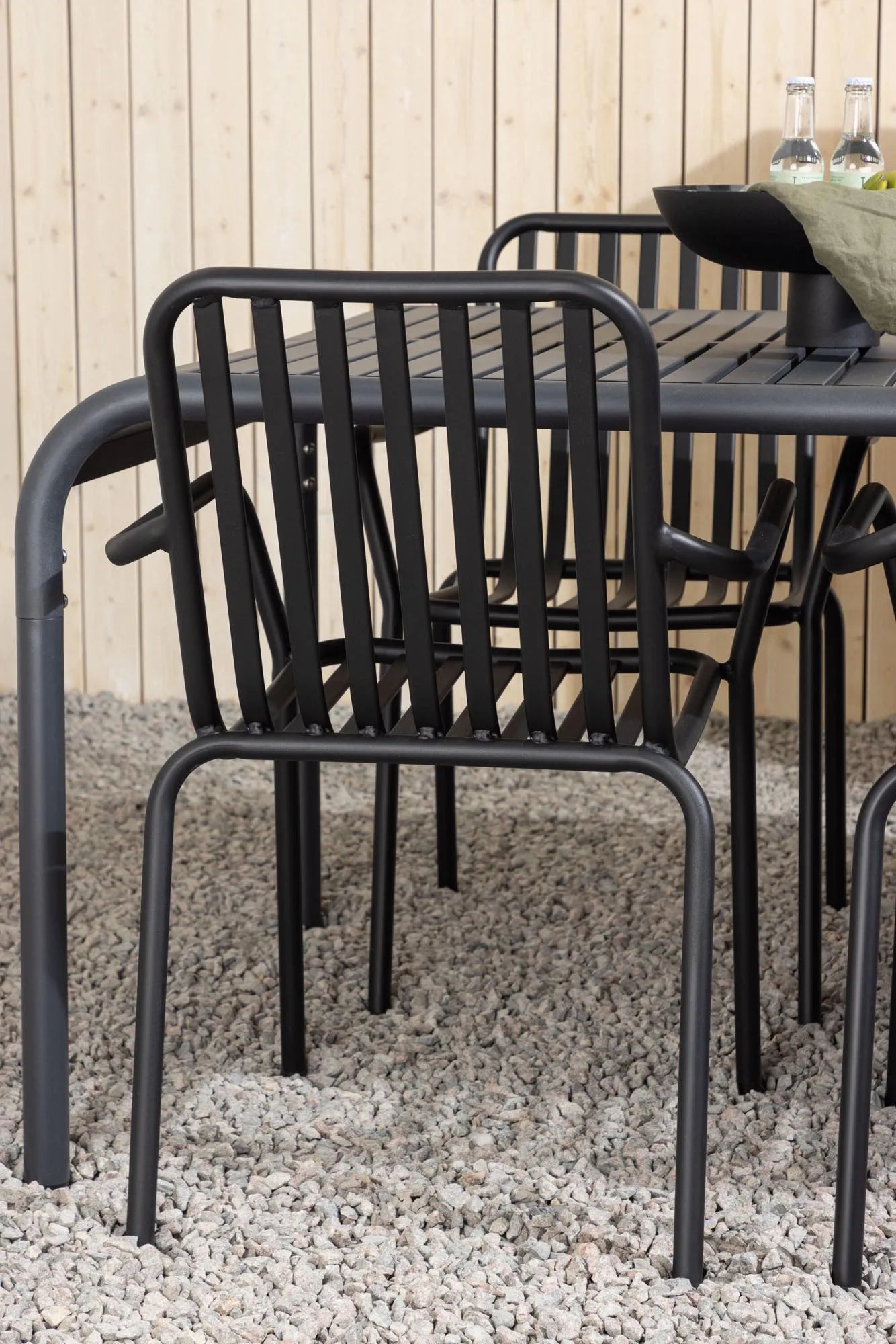 Elegantes Borneo Tischset für 6, ideal für Terrasse und Balkon.