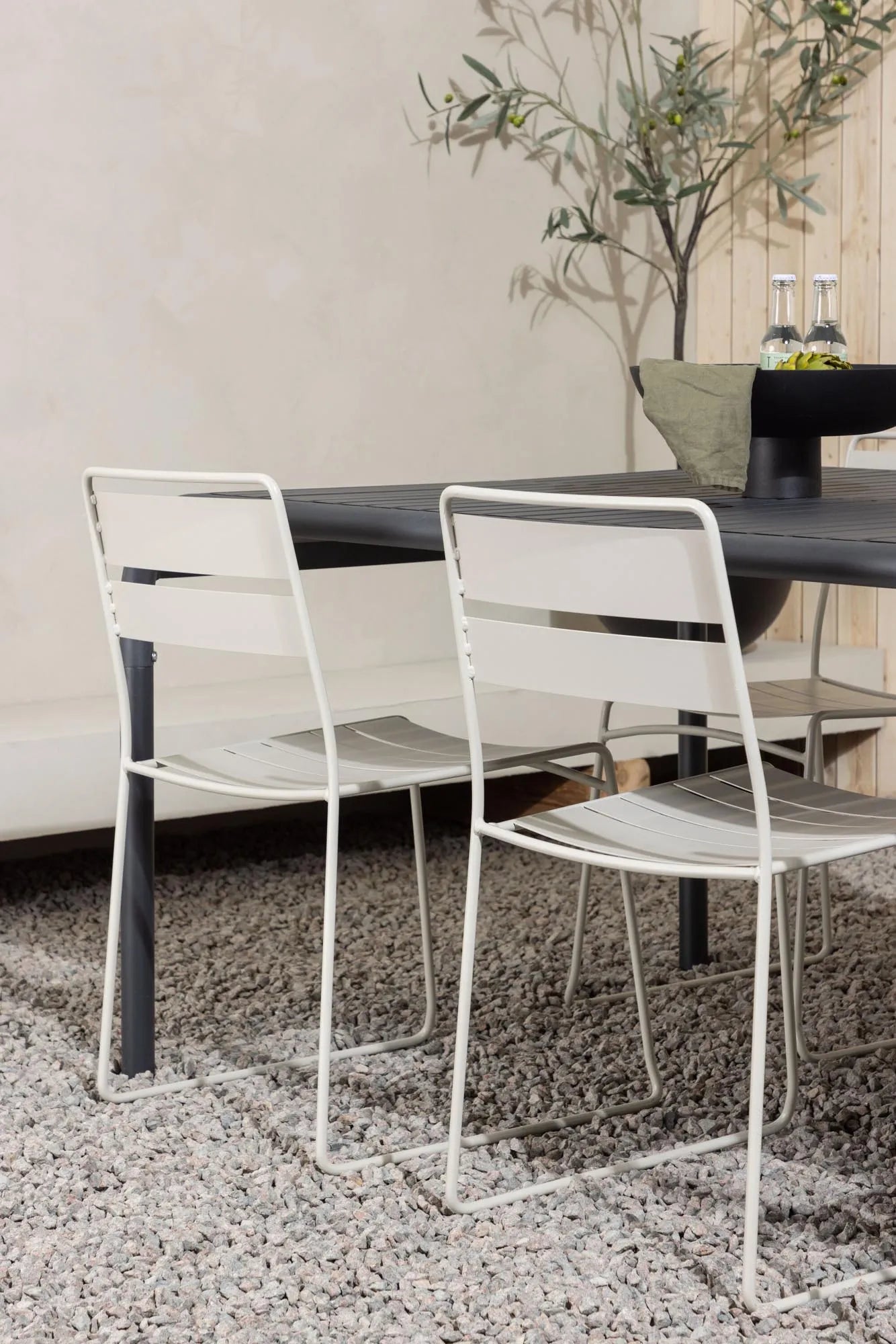 Venture Home Borneo Set: Perfekt für stilvolle Gartenabende.