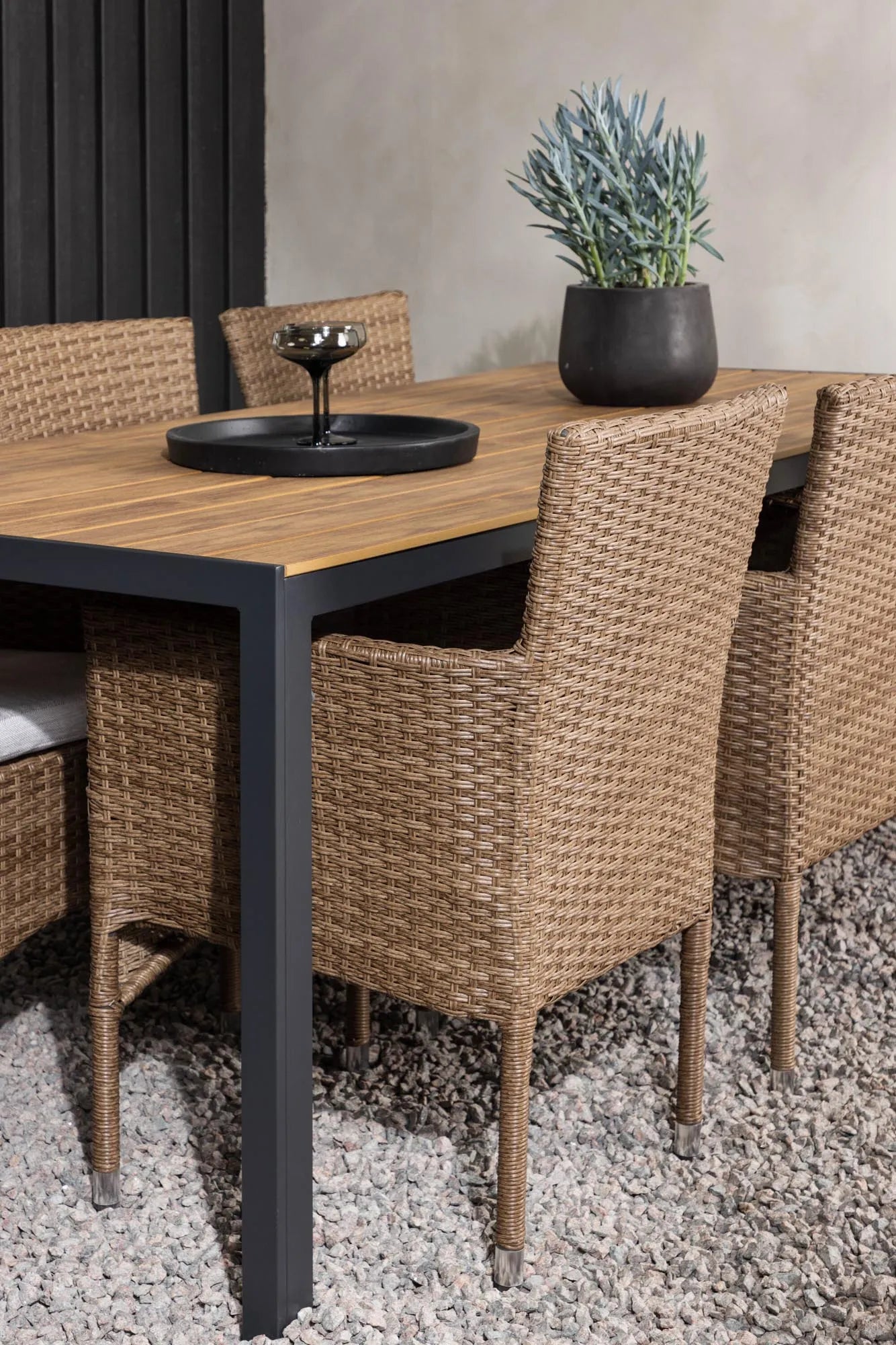 Elegantes Tischset für stilvolle Outdoor-Dinner von Venture Home.