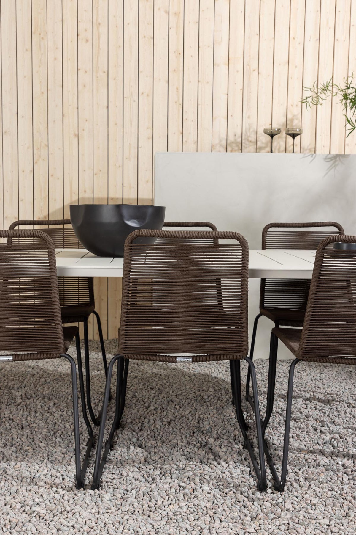 Lina Outdoor-Tischset + Lindos 200cm/6St. in Schwarz Braun präsentiert im Onlineshop von KAQTU Design AG. Gartentischset ist von Venture Home