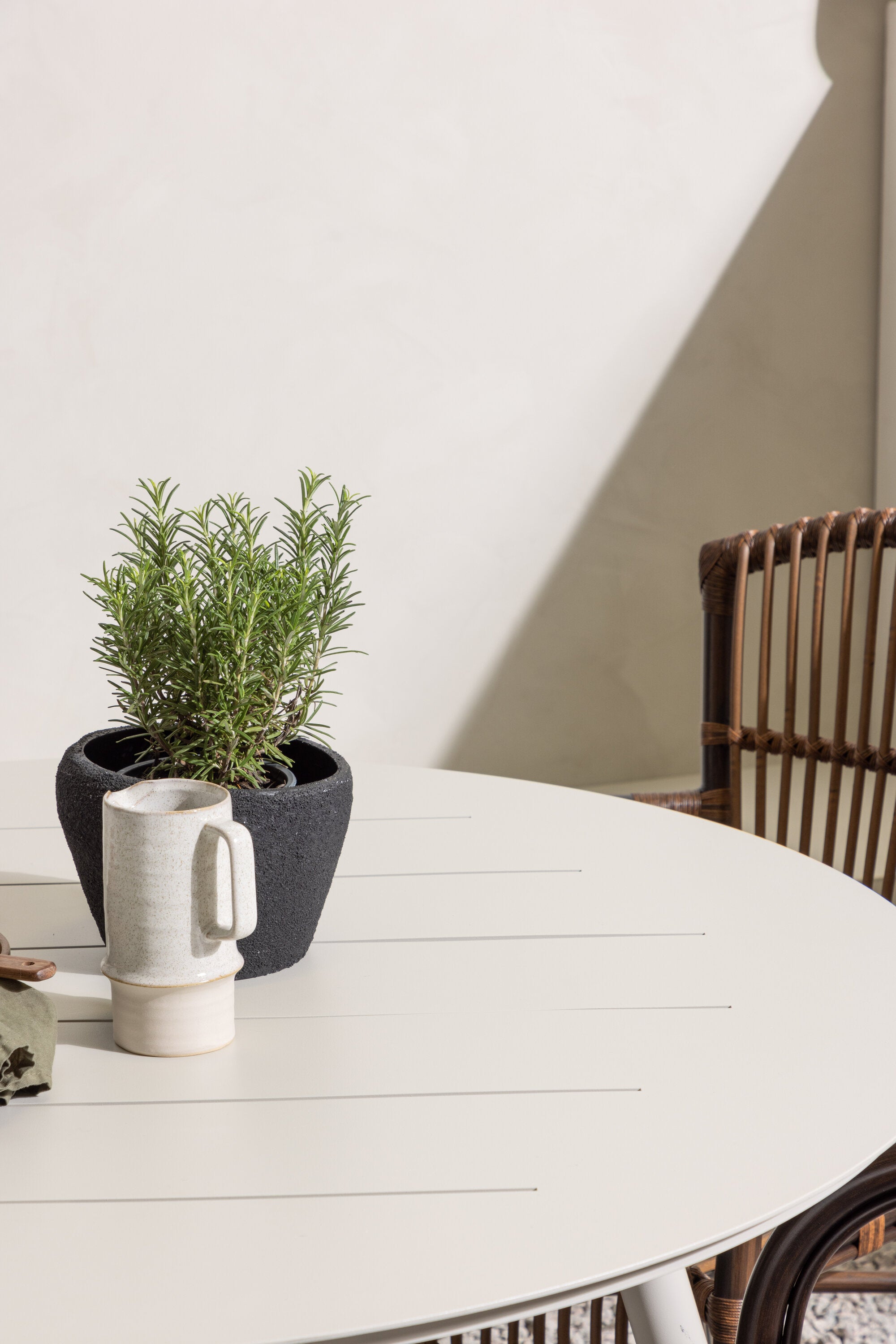 Lina Outdoor-Tischset + Galera ⌀120cm/4St. in Braun präsentiert im Onlineshop von KAQTU Design AG. Gartentischset ist von Venture Home