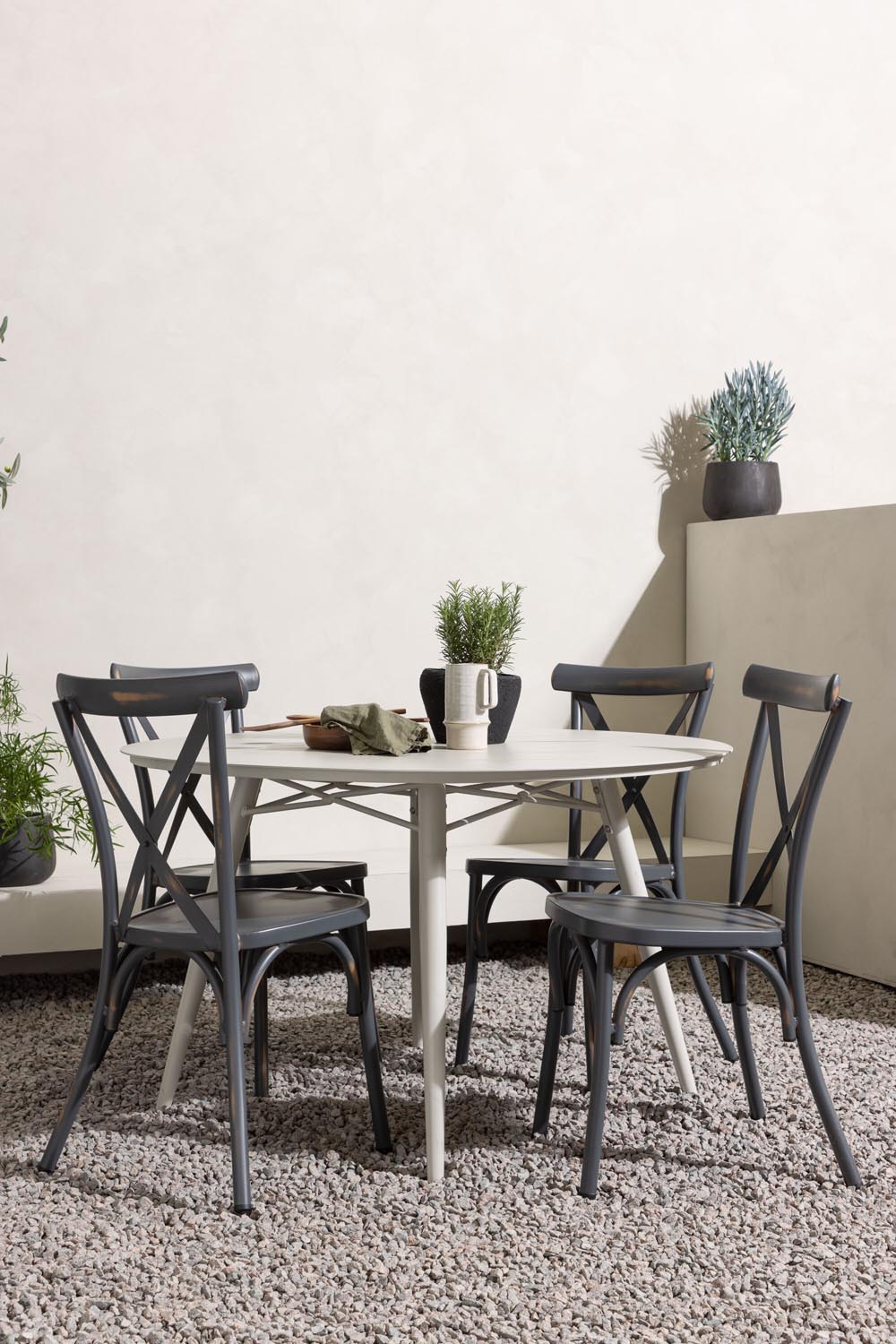 Lina Outdoor-Tischset + Peking ⌀120cm/4St. in Dunkelgrau präsentiert im Onlineshop von KAQTU Design AG. Gartentischset ist von Venture Home