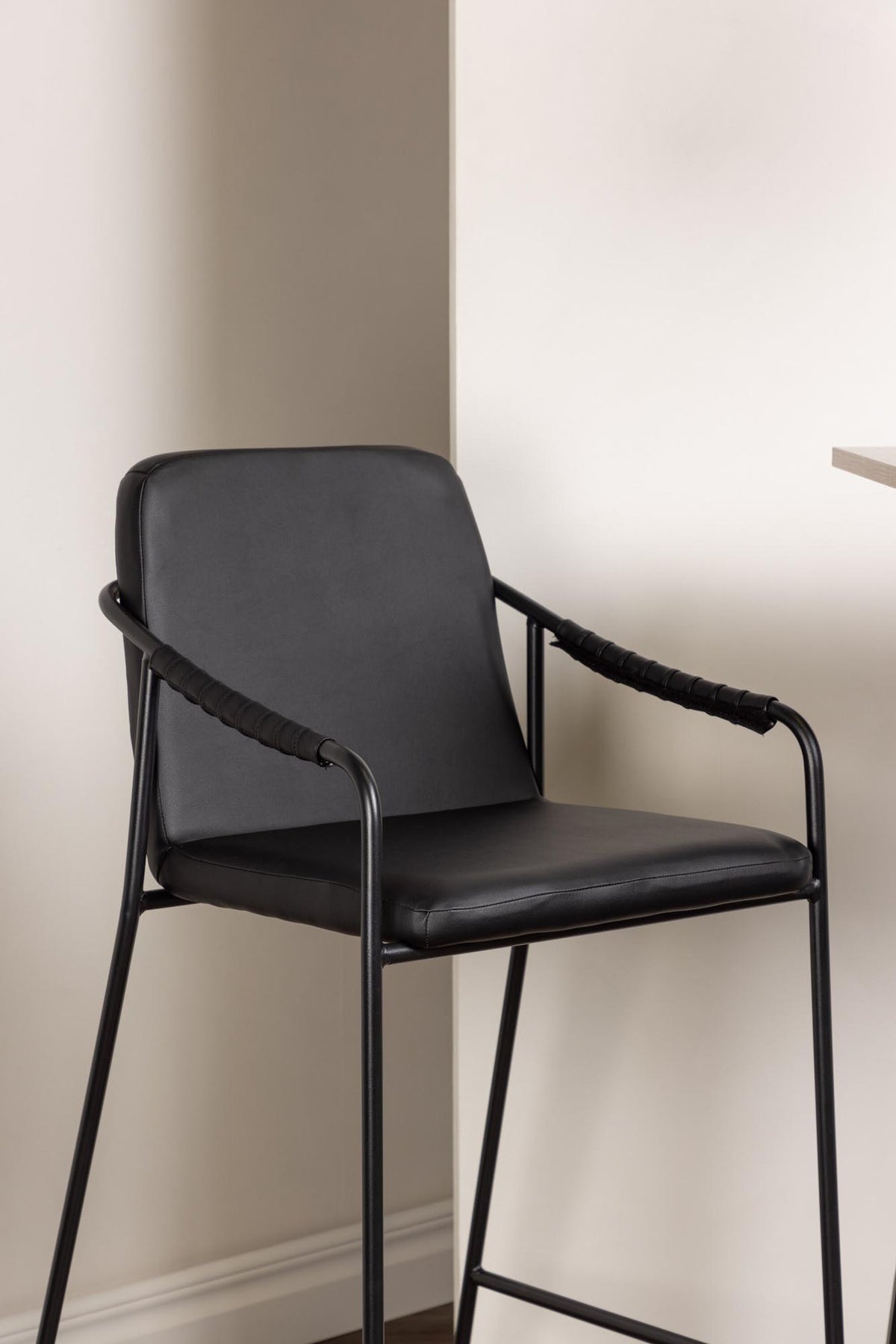 Barset Tempe + Tvist 60cm/2St. in Schwarz präsentiert im Onlineshop von KAQTU Design AG. Bartischset ist von Venture Home