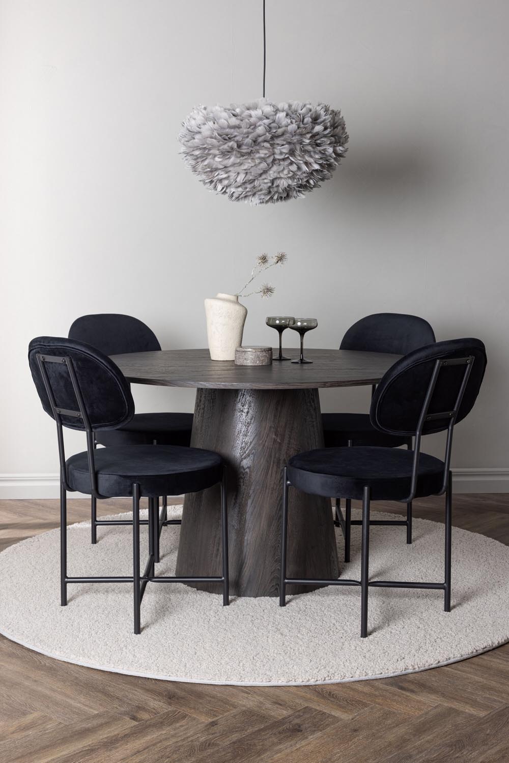 Lanzo Esszimmerset + Stella ⌀120cm/4St. in Braun / Schwarz präsentiert im Onlineshop von KAQTU Design AG. Esszimmerset ist von Venture Home
