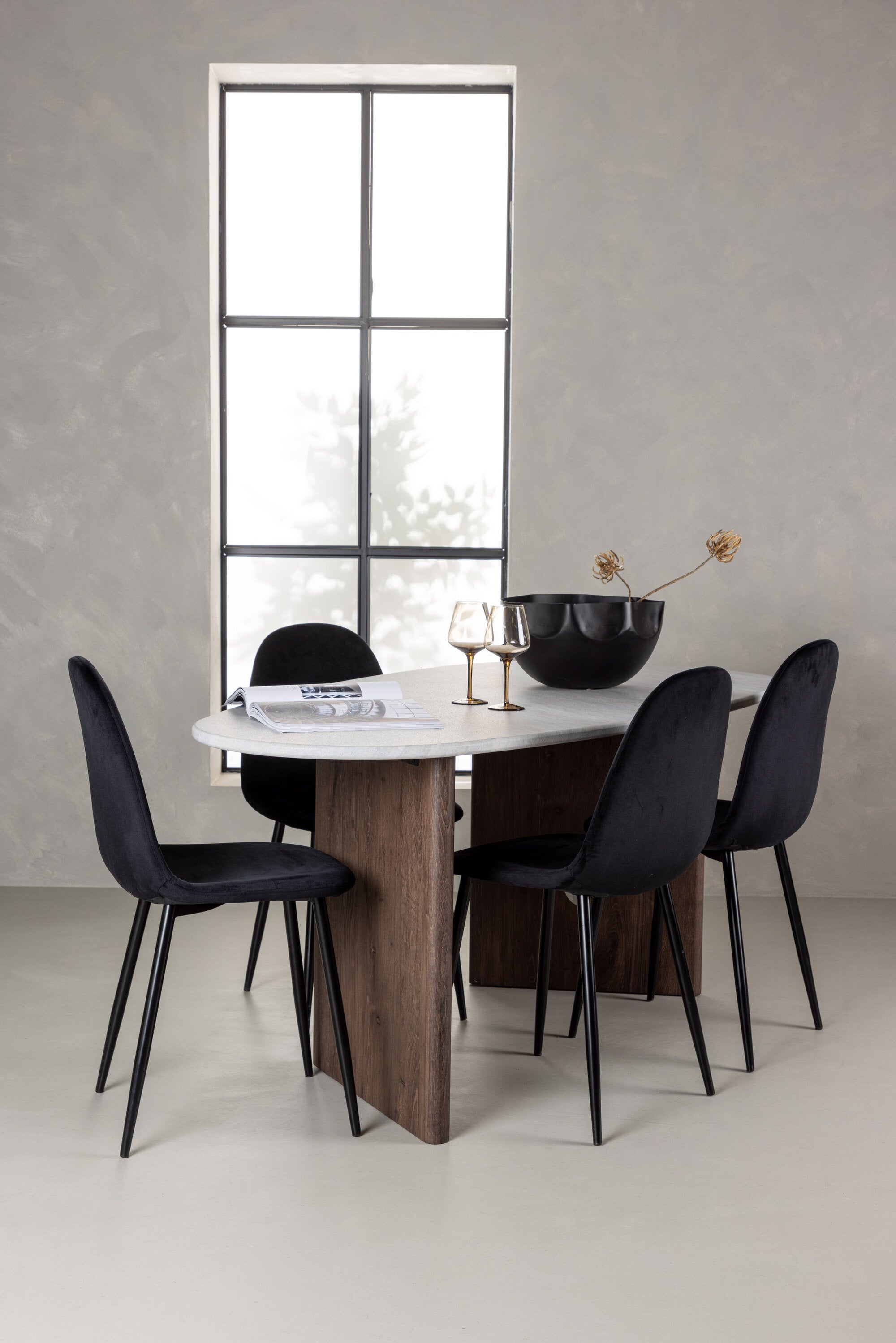 Grönvik Esszimmerset + Polar 180cm/4St. in Schwarz präsentiert im Onlineshop von KAQTU Design AG. Esszimmerset ist von Venture Home