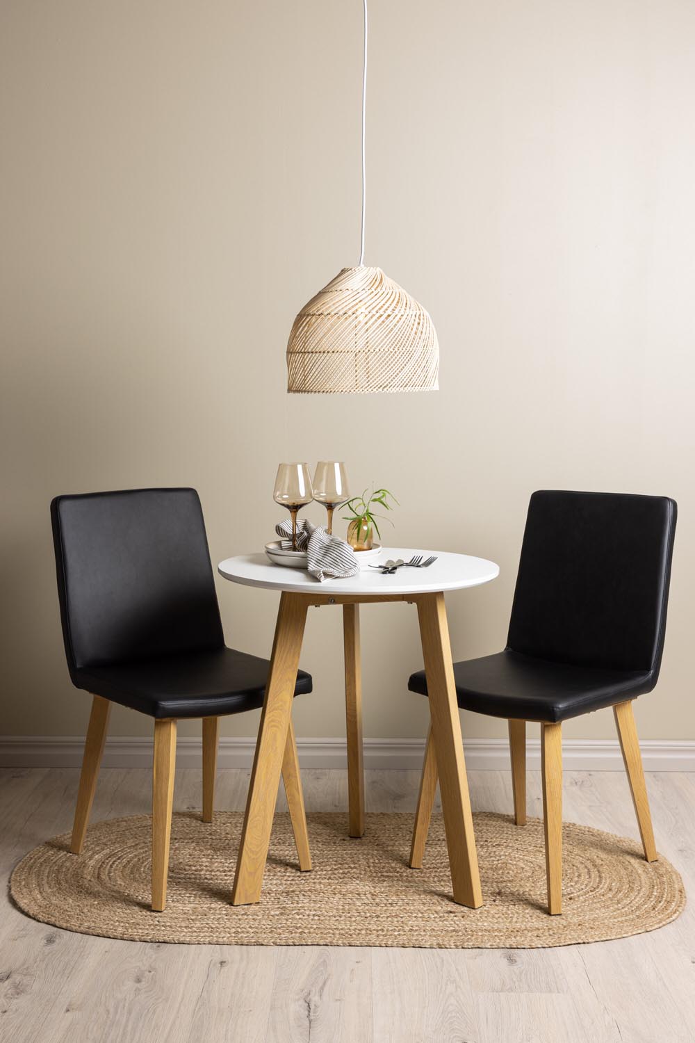 Leonora Esszimmerset + Today ⌀65cm/2St. in Schwarz, Natur präsentiert im Onlineshop von KAQTU Design AG. Esszimmerset ist von Venture Home