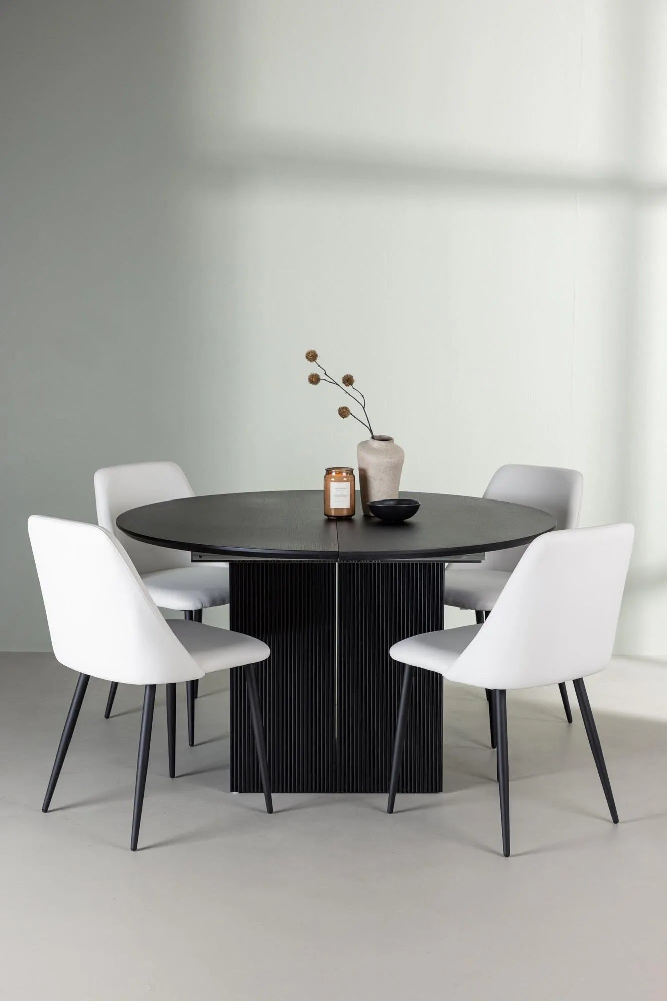 Modernes Matilda Esszimmerset, 130cm, 4 Stühle, von Venture Home.