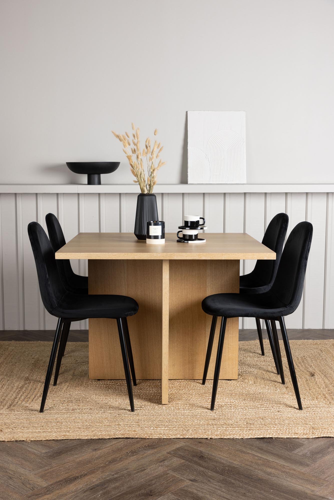 Leo Esszimmerset + Polar 100cm/4St. in Schwarz präsentiert im Onlineshop von KAQTU Design AG. Esszimmerset ist von Venture Home