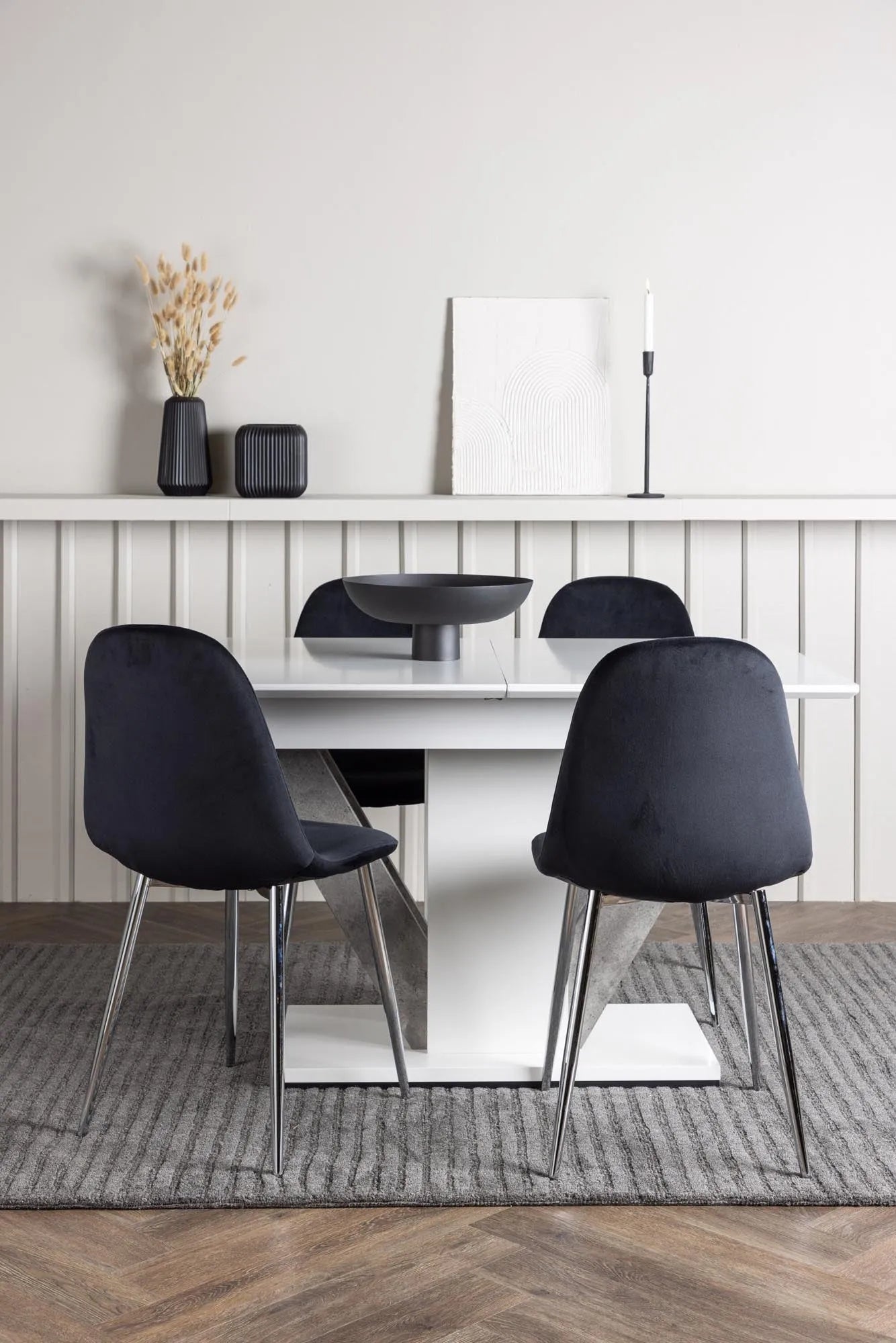 Elegantes Disa Esszimmerset, ausziehbar, 120cm, 4 Stühle, modern.