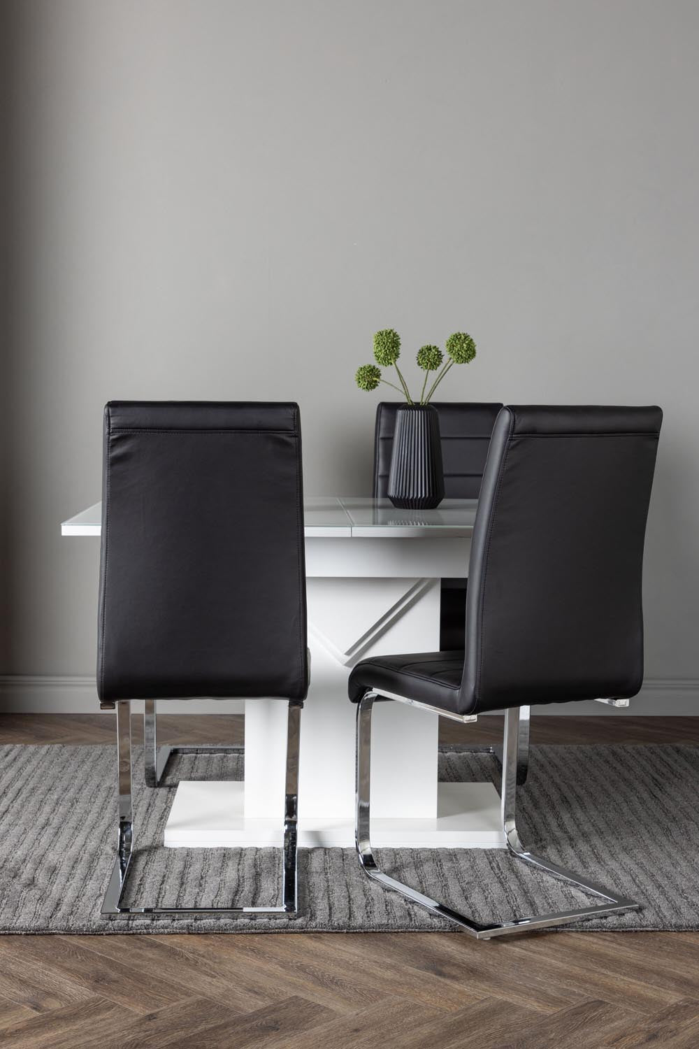Pluto Esszimmerset ausziehbar + Tempo 120cm/4St. in Schwarzgrau präsentiert im Onlineshop von KAQTU Design AG. Esszimmerset ist von Venture Home