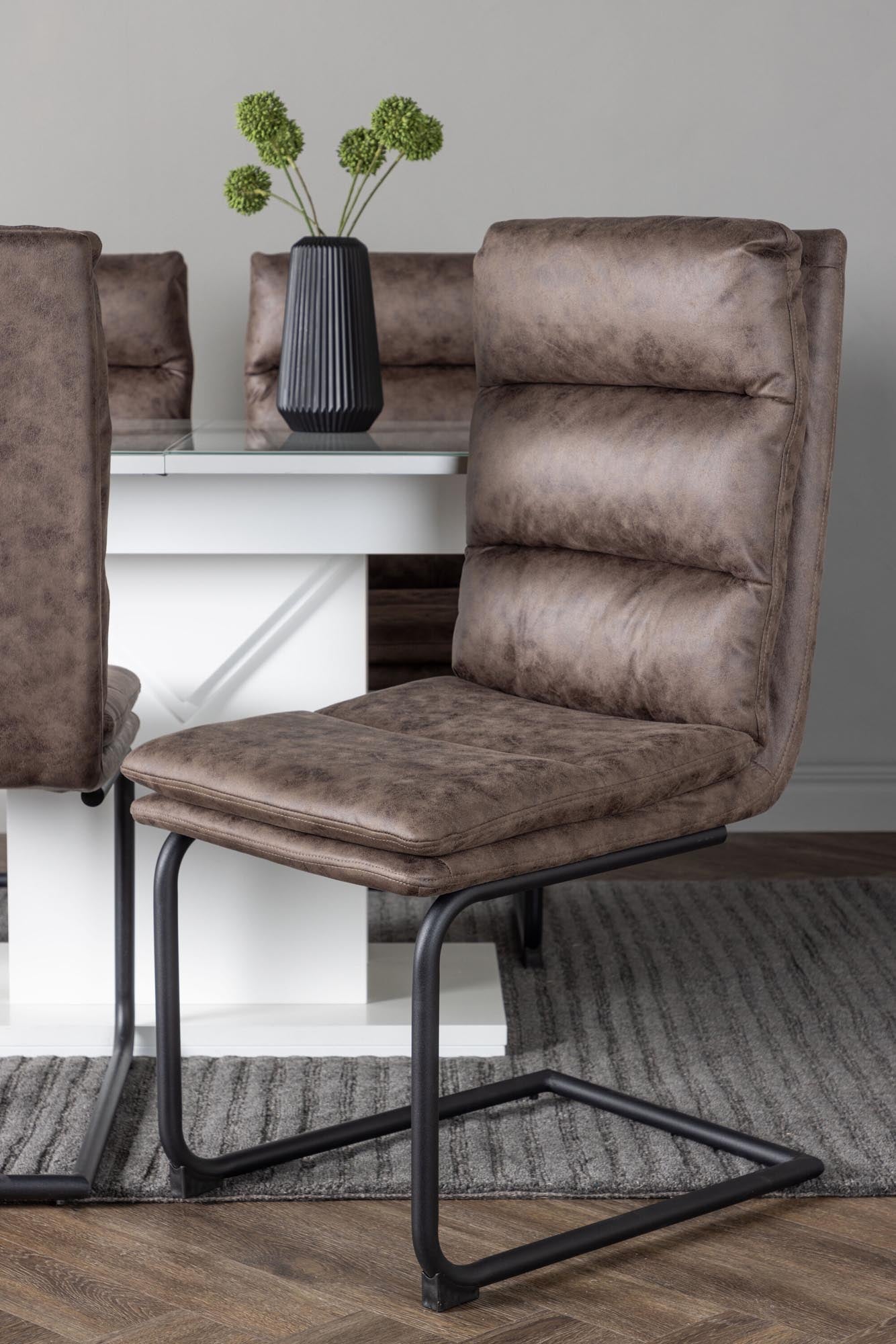 Modernes Pluto Esszimmerset: Ausziehbarer Tisch und stilvolle Zizo-Stühle für gesellige Runden und unvergessliche Mahlzeiten.