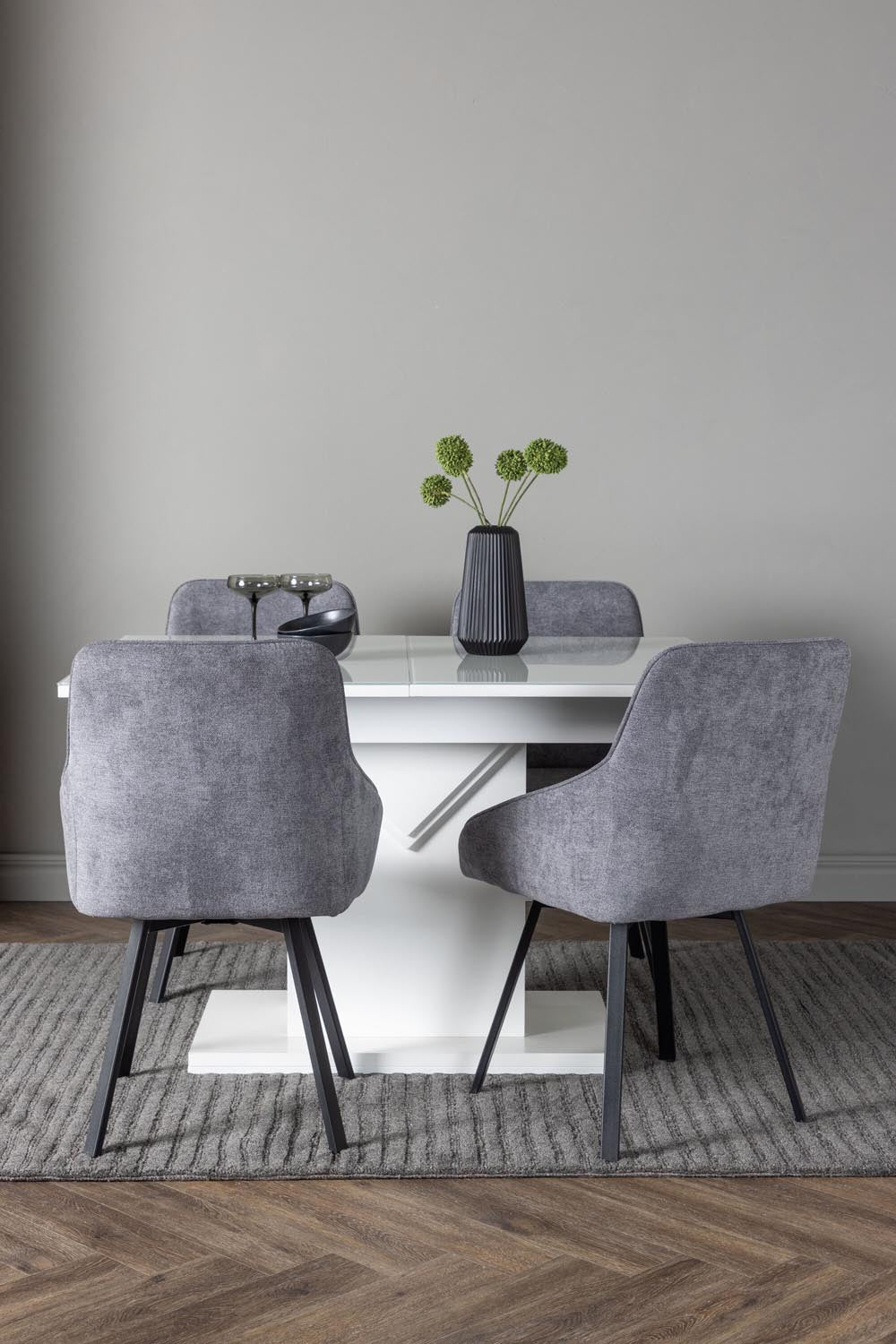 Pluto Esszimmerset ausziehbar + Rosie 120cm/4St. in Schwarzgrau präsentiert im Onlineshop von KAQTU Design AG. Esszimmerset ist von Venture Home