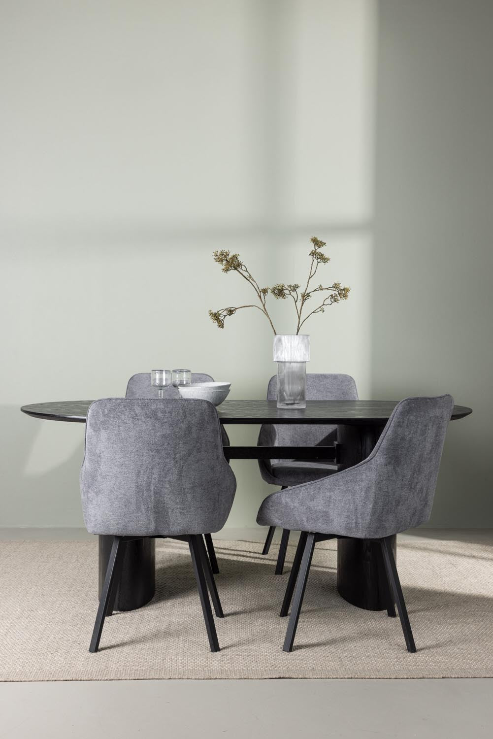 Isolde Esstischset + Rosie 180cm/4Stk. in Schwarzgrau präsentiert im Onlineshop von KAQTU Design AG. Esszimmerset ist von Venture Home
