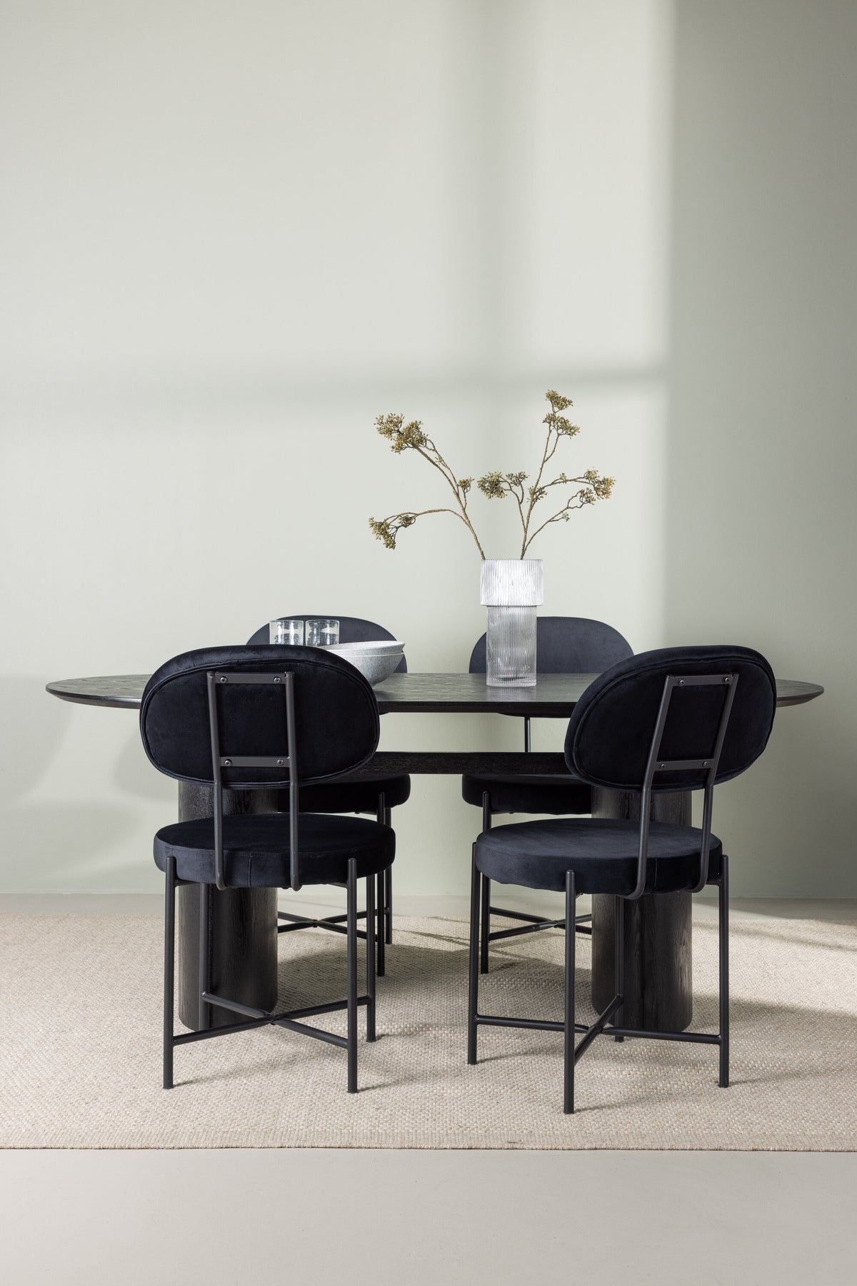 Isolde Esszimmerset + Stella 180cm/4St. in Schwarz präsentiert im Onlineshop von KAQTU Design AG. Esszimmerset ist von Venture Home