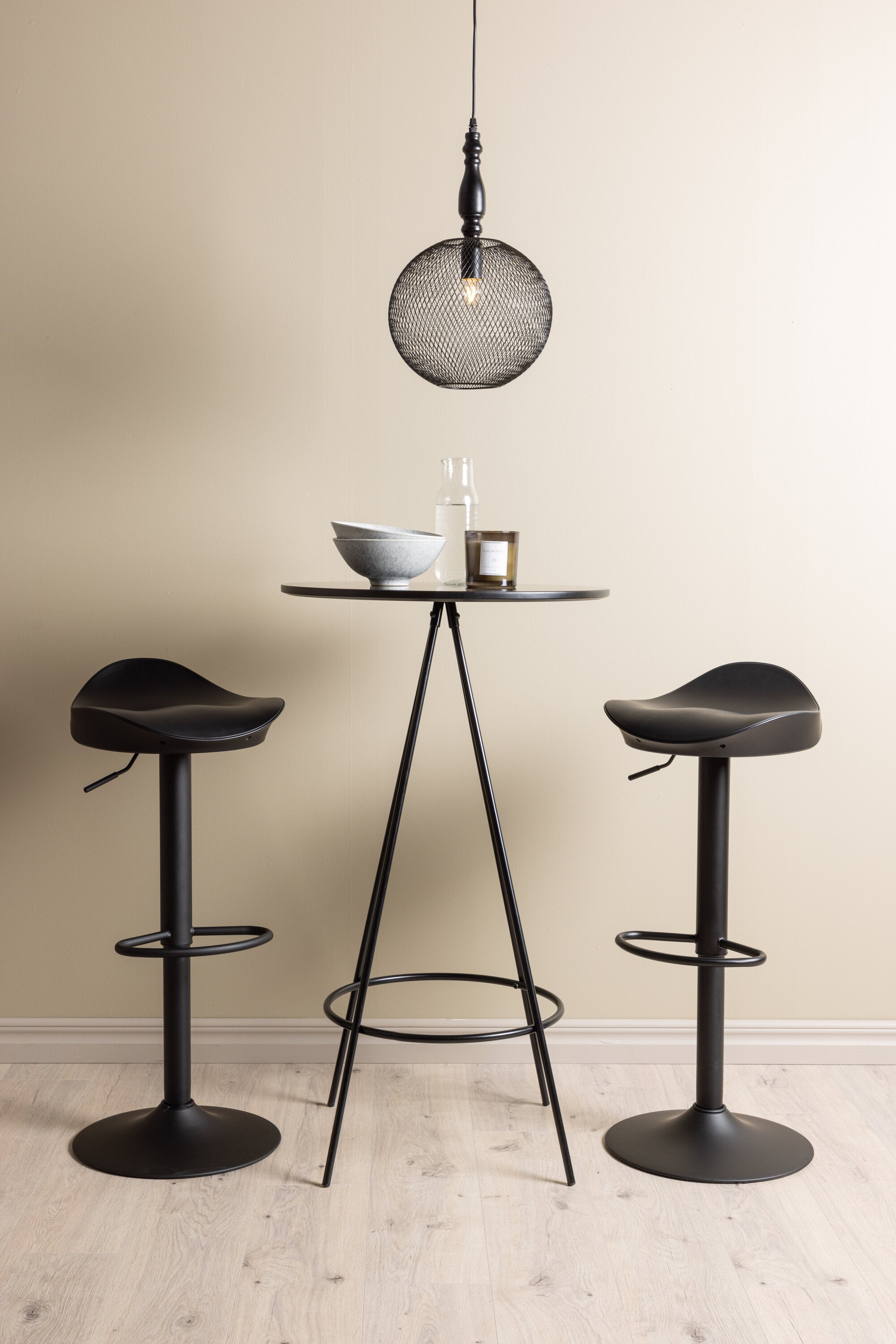 Barset Bistro + Adesto ⌀60cm/2St. in Schwarz präsentiert im Onlineshop von KAQTU Design AG. Bartischset ist von Venture Home