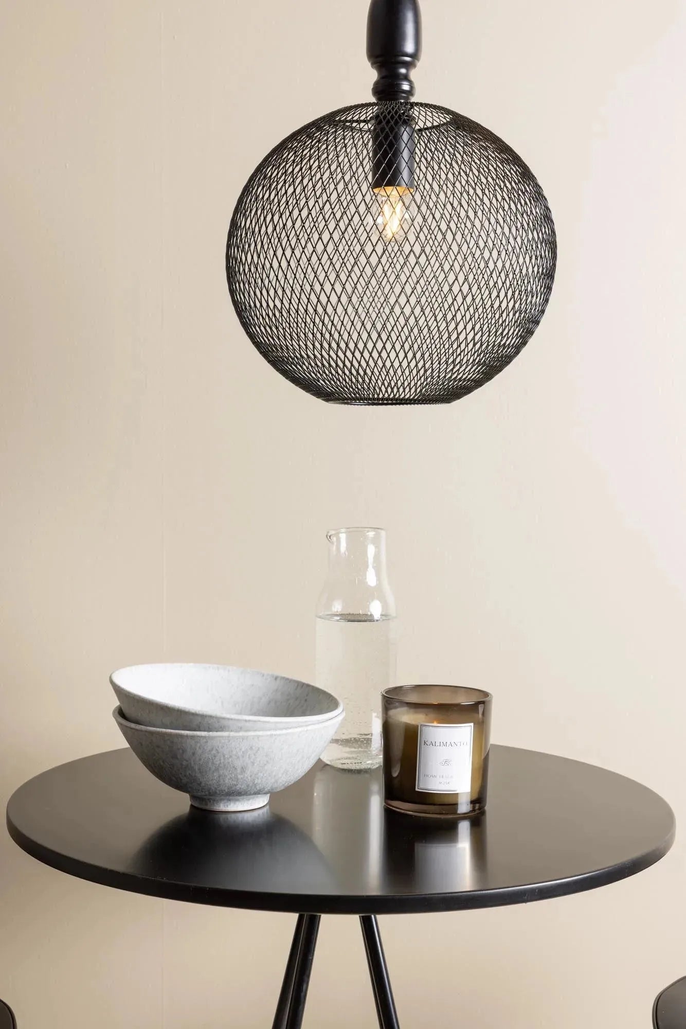 Stilvolles Barset Bistro + Adesto, perfekt für elegante Außenbereiche.