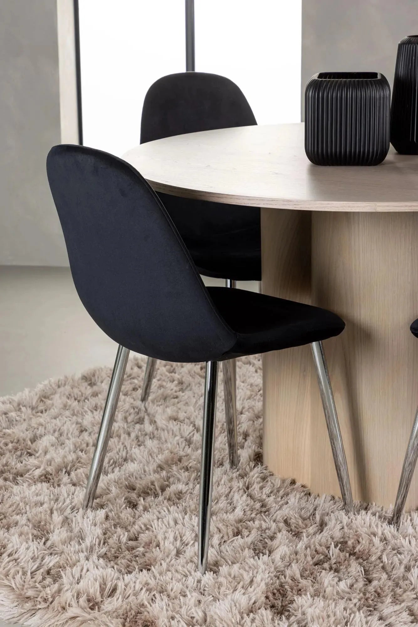 Modernes Olivia Esszimmerset für 4, ideal für zeitgemäße Wohnräume.