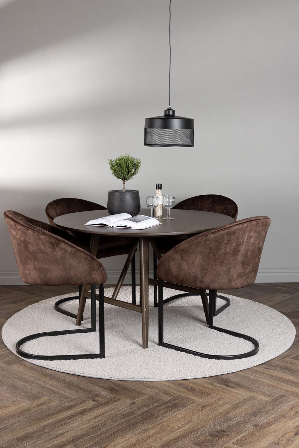 Kaseindon Esszimmerset + Evening ⌀100cm/4St. in Schwarz Braun präsentiert im Onlineshop von KAQTU Design AG. Esszimmerset ist von Venture Home