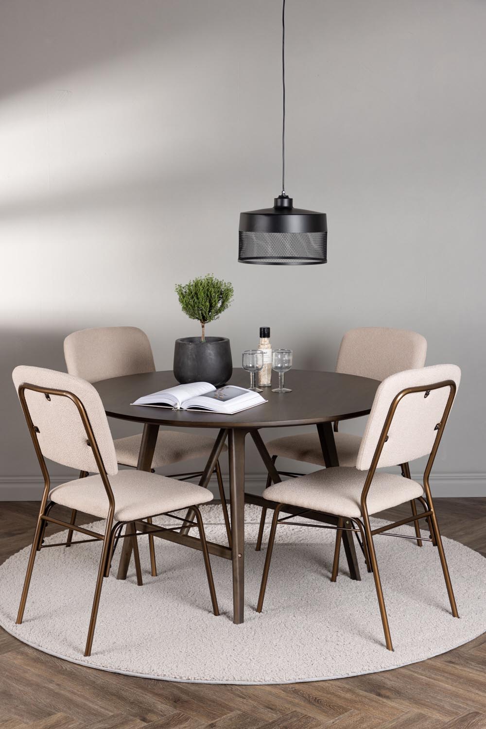 Kaseindon Esszimmerset + Seda ⌀100cm/4St. in Beige, Braun präsentiert im Onlineshop von KAQTU Design AG. Esszimmerset ist von Venture Home