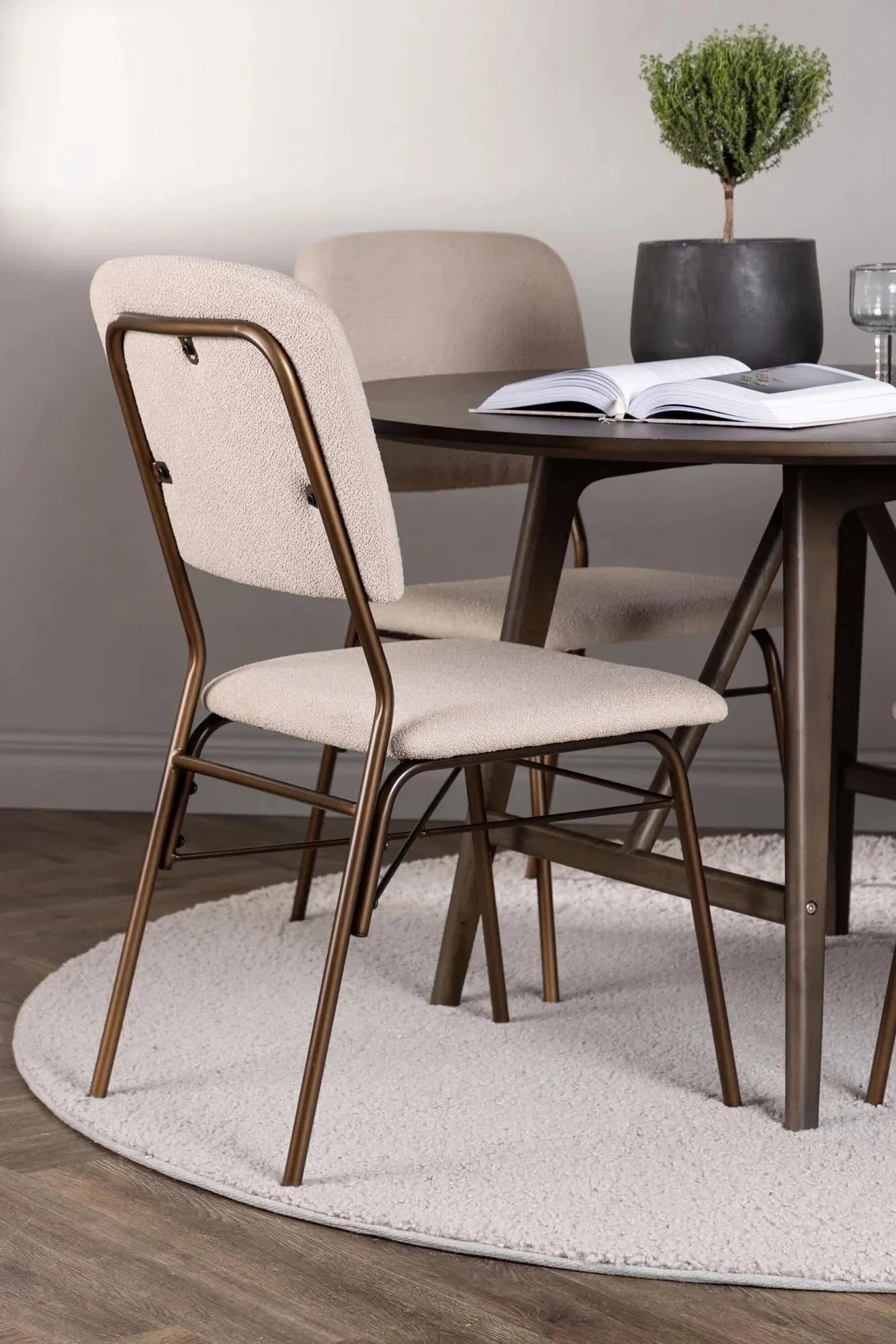 Elegantes Esszimmerset Kaseindon + Seda, 100cm, 4 Stühle, Venture Home.