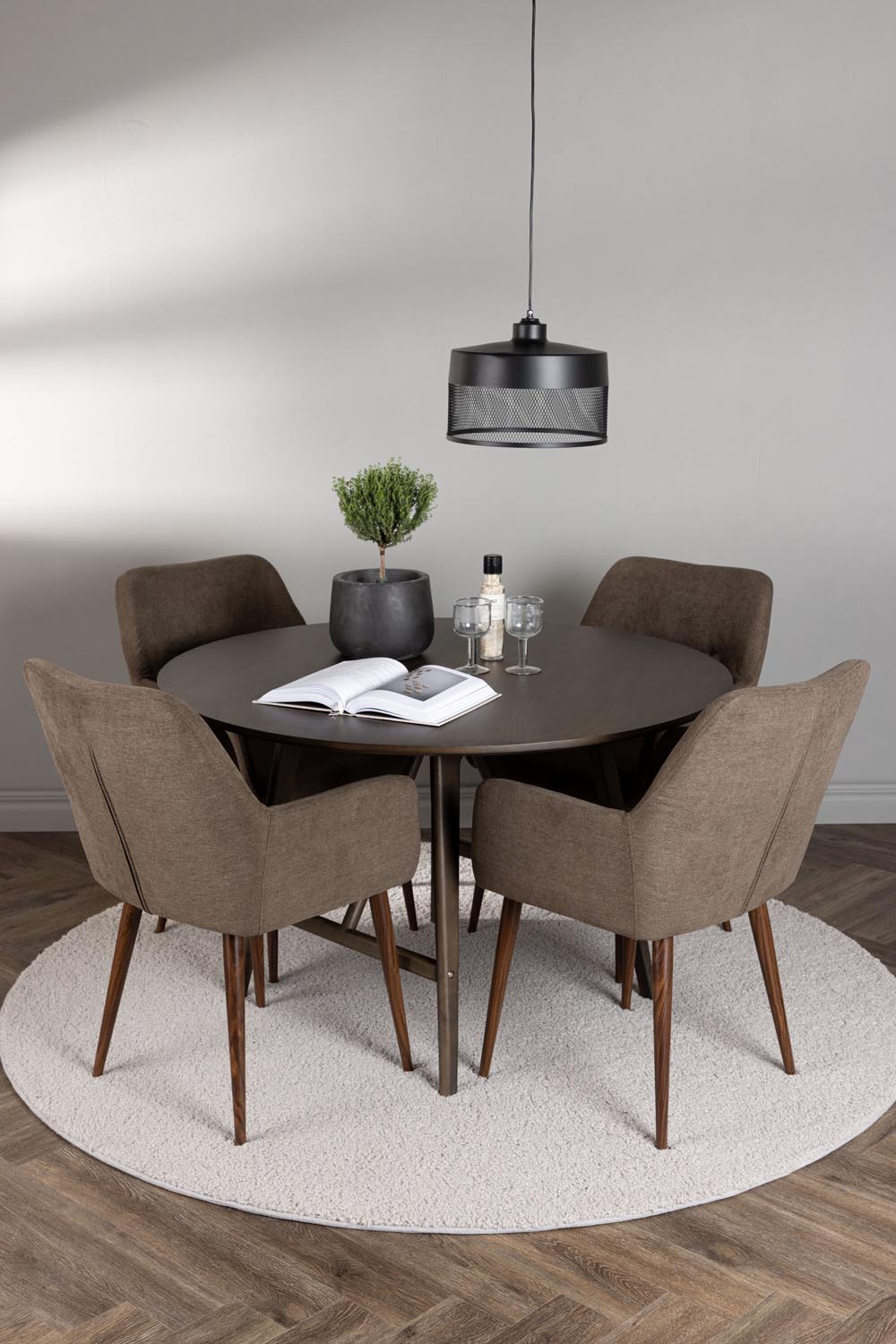 Kaseindon Esszimmerset + Tomorrow ⌀100cm/4St. in Braun präsentiert im Onlineshop von KAQTU Design AG. Esszimmerset ist von Venture Home