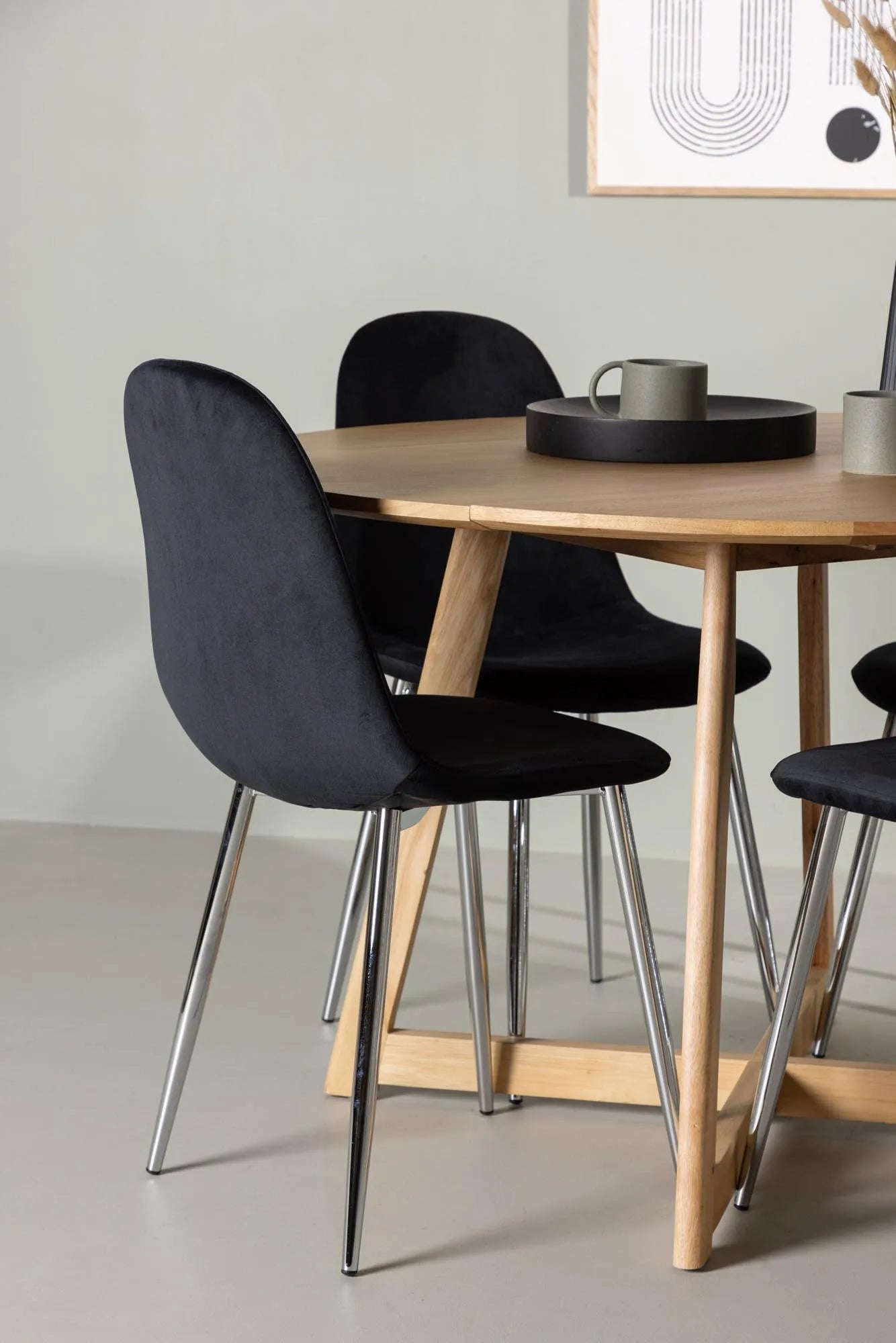 Stilvolles Yadikon Set: Perfekte Wahl für Ihr modernes Esszimmer.