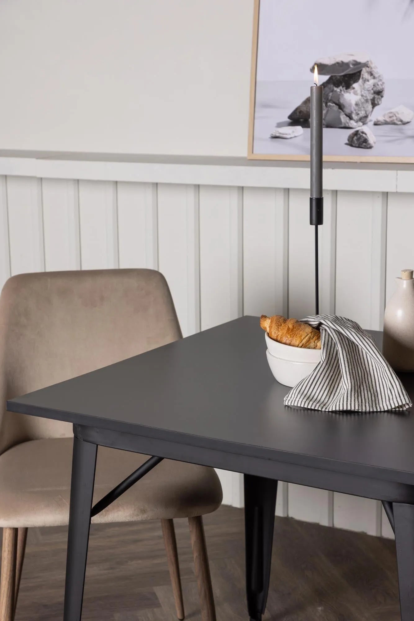 Stilvolles Tempe Esszimmerset mit kompaktem 80cm Tisch von Venture Home.