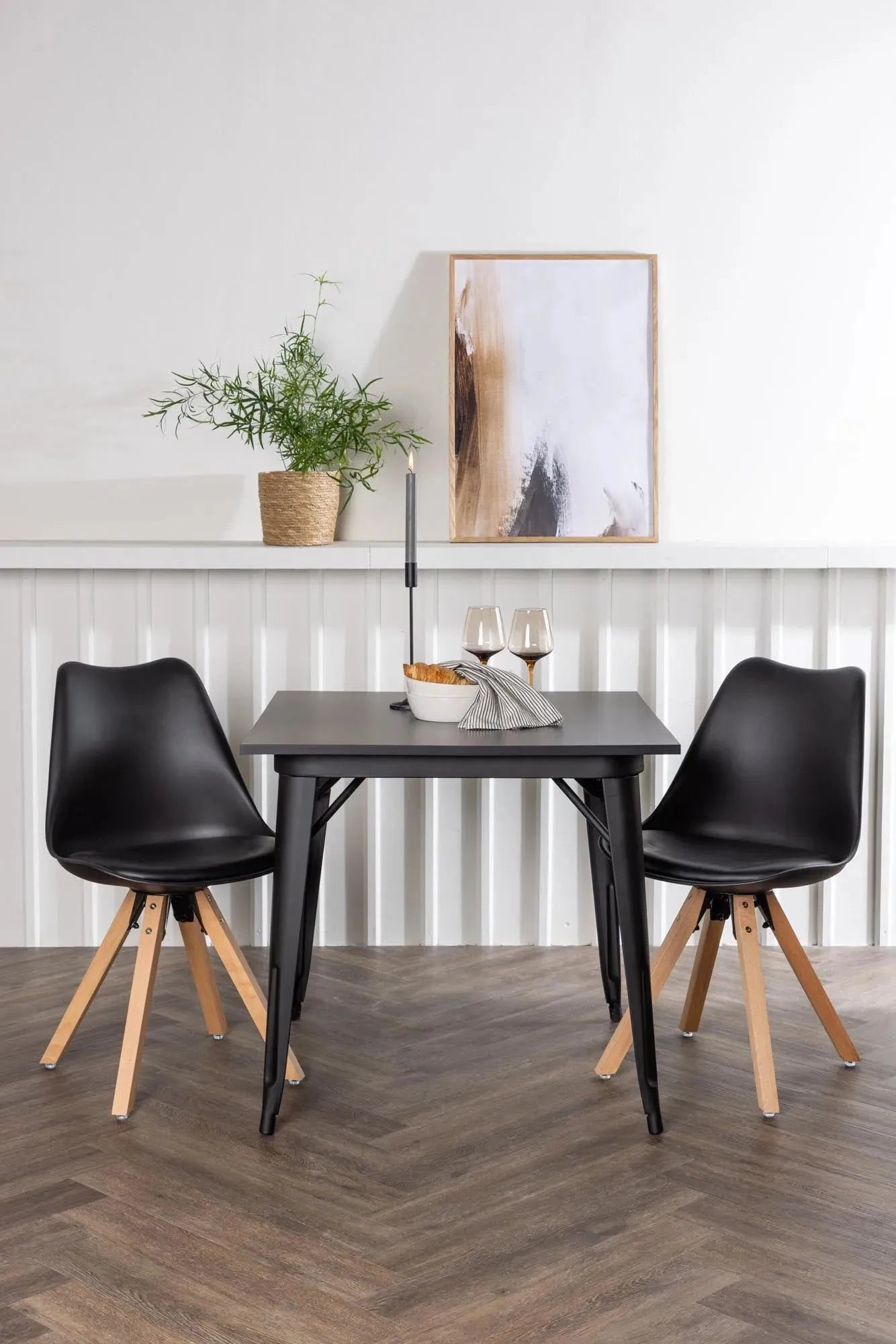 Stilvolles Tempe Esszimmerset mit Zeno Stühlen von Venture Home.