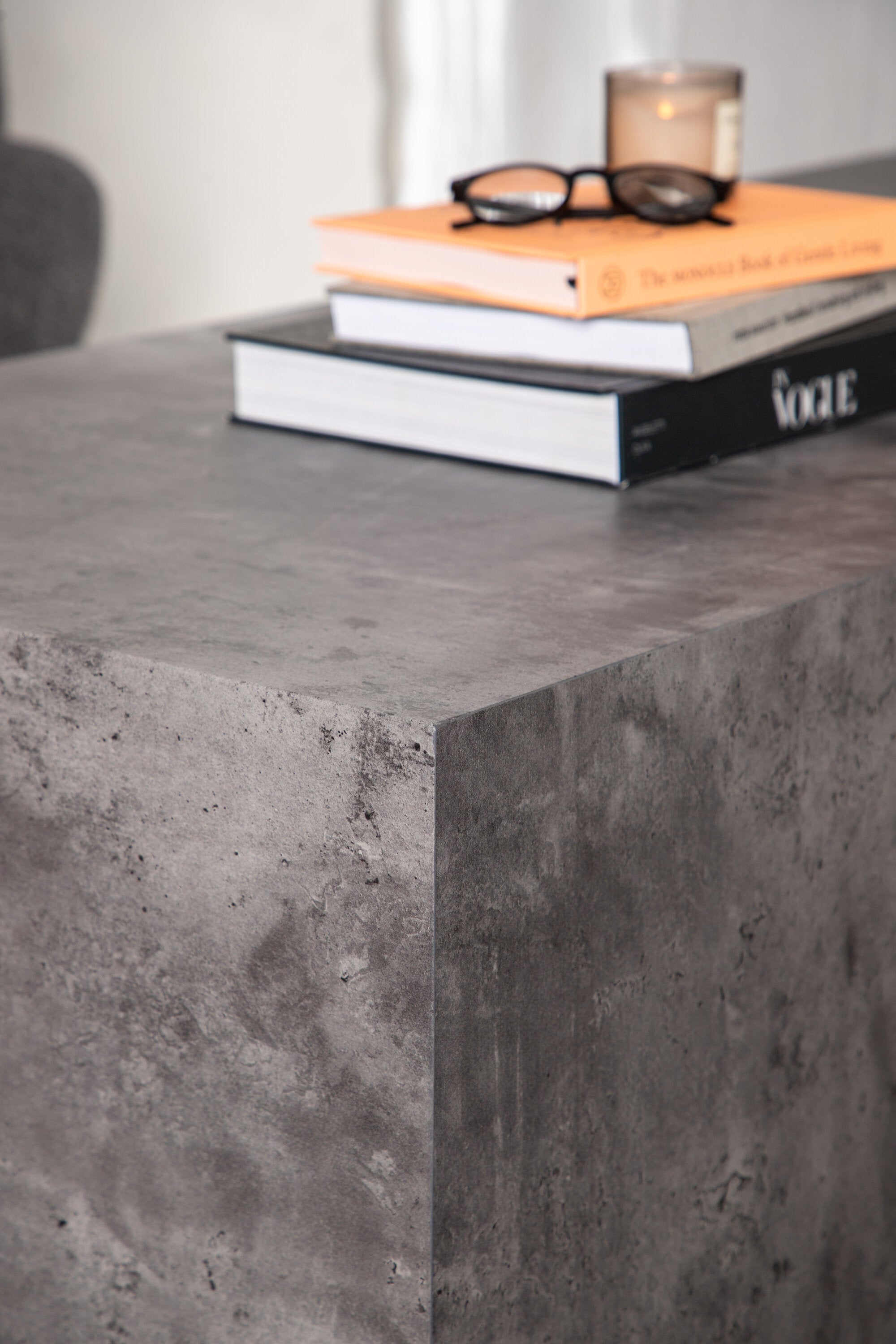 York Coffee Tisch High in Grau präsentiert im Onlineshop von KAQTU Design AG. Beistelltisch ist von Venture Home