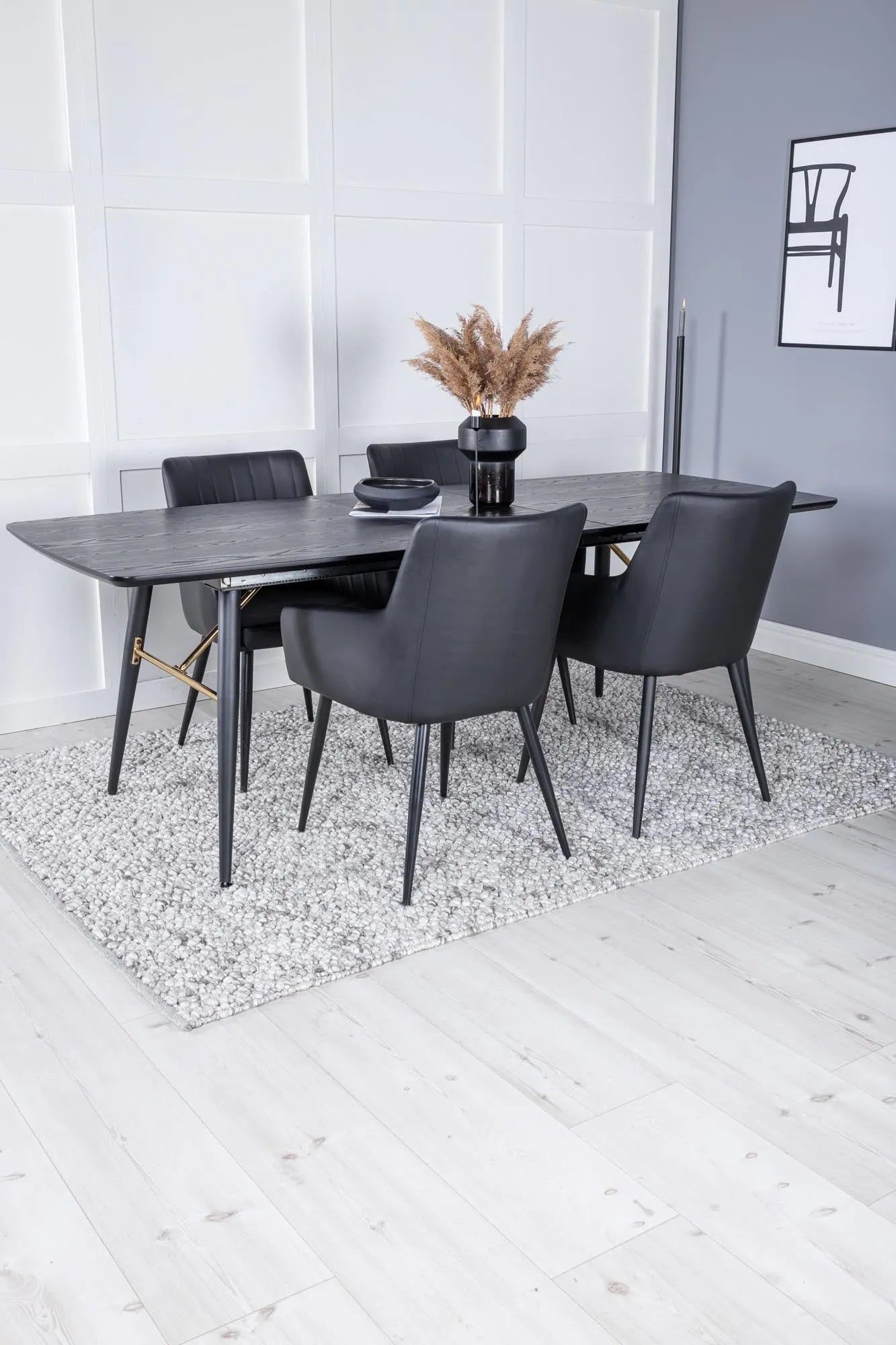 Luxuriöses Esszimmer Set Gold mit Stuhl Comfort von Venture Home.