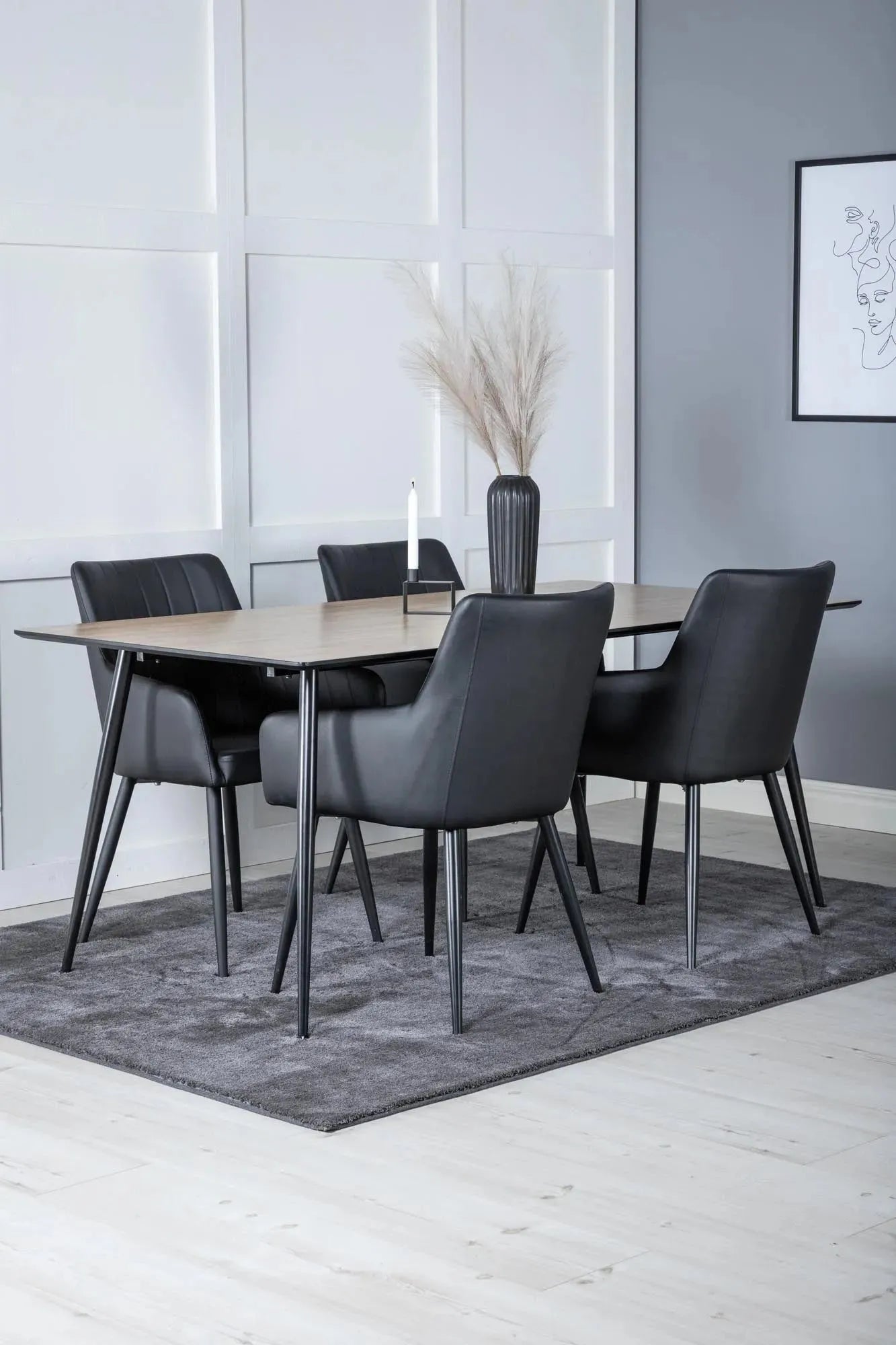 Modernes Esszimmer Set Silar mit ergonomischen Stühlen von Venture Home.