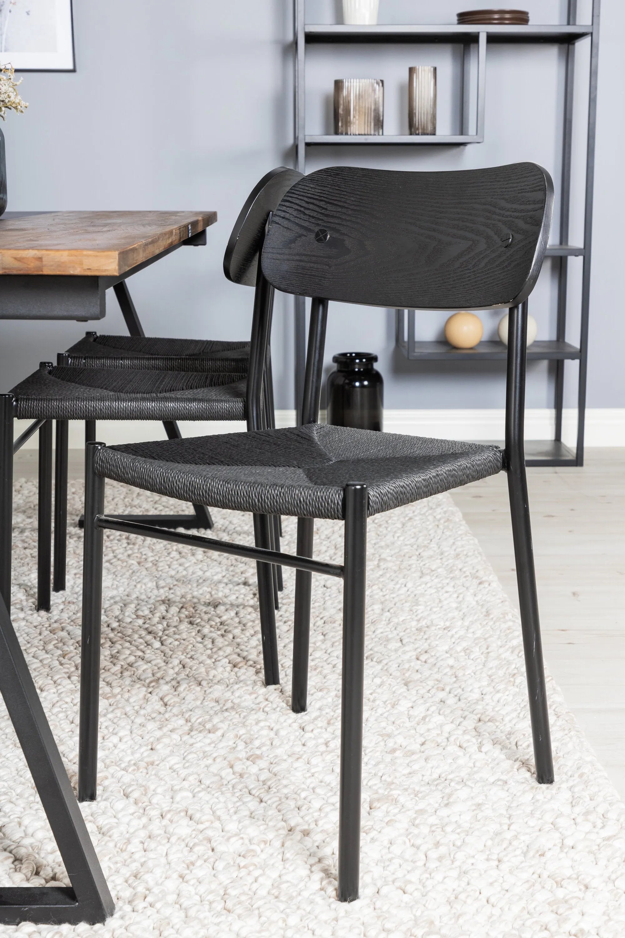 Elegantes Esszimmer Set Jakarta mit Polly Stühlen von Venture Home.