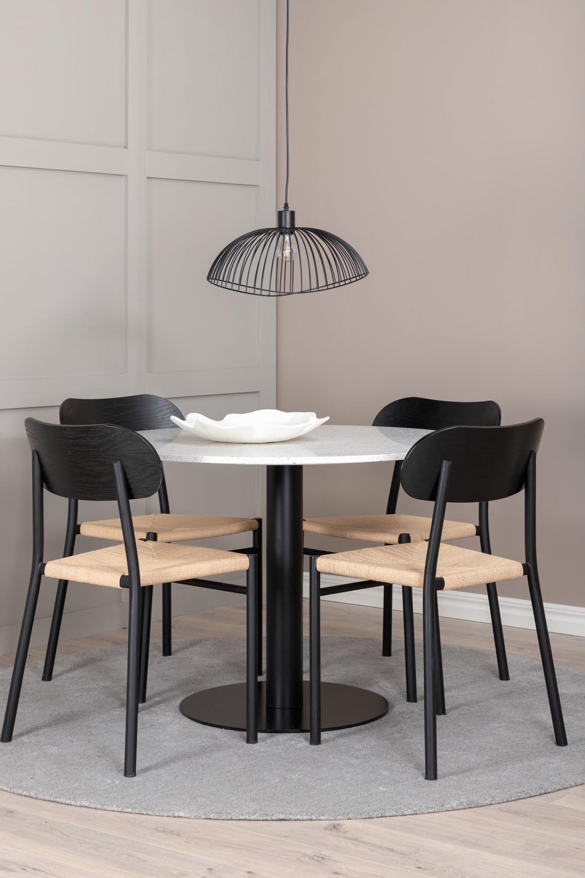 Esszimmer Set Razzia mit Stuhl Polly in Weiss/Schwarz/ Natur präsentiert im Onlineshop von KAQTU Design AG. Esszimmerset ist von Venture Home