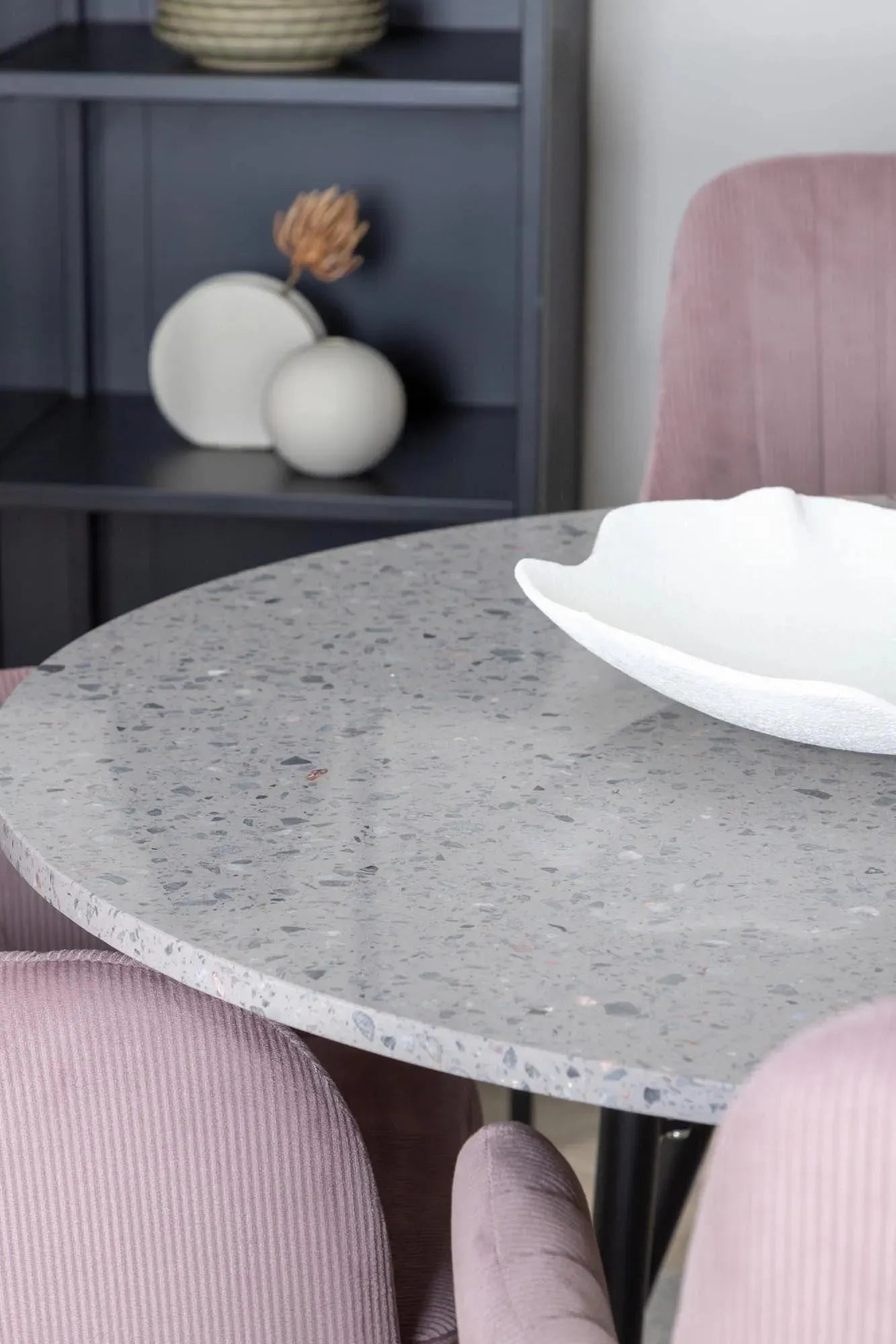 Stilvolles Esszimmer Set Razzia mit Stuhl Comfort von Venture Home.