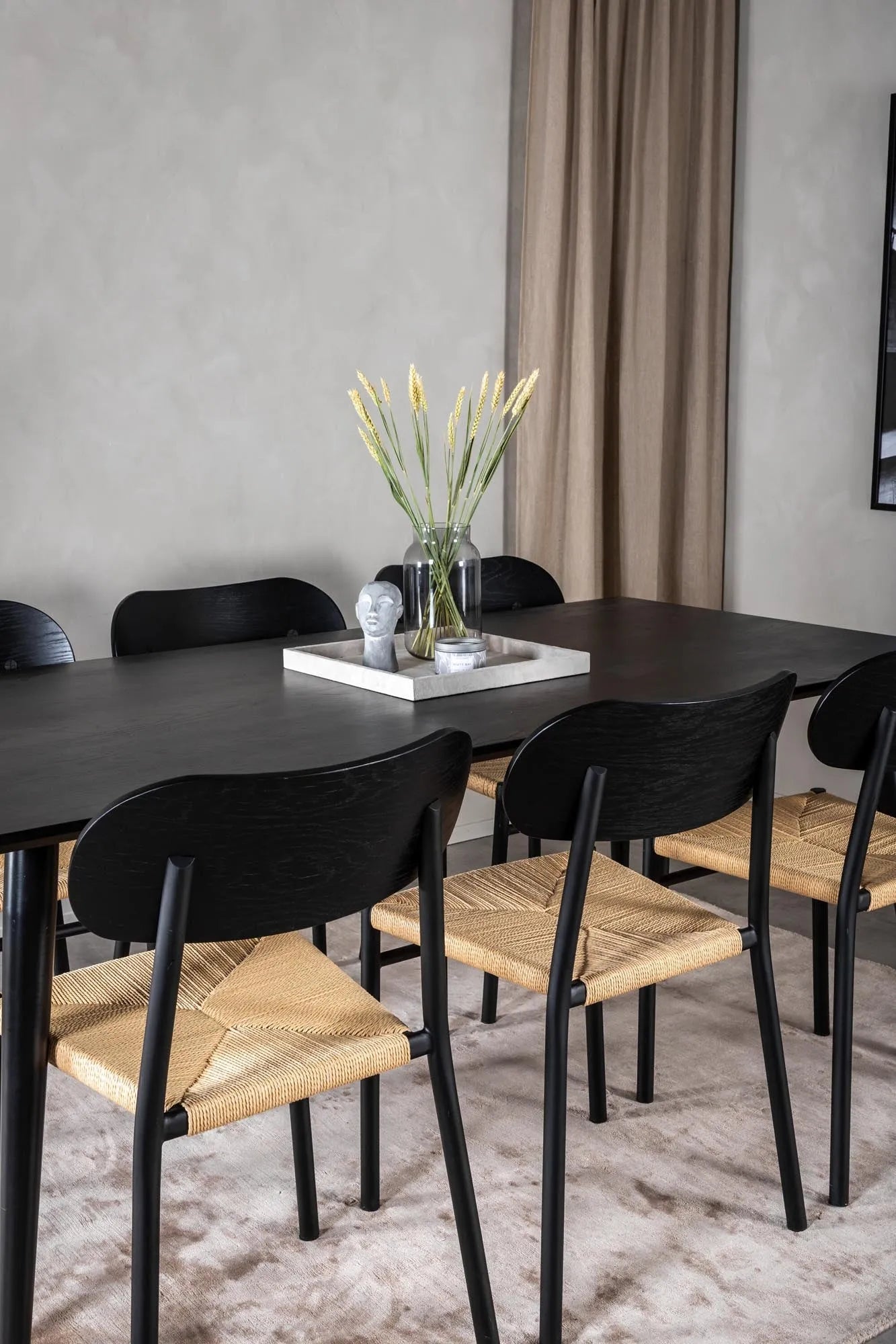 Elegantes Esszimmer Set Dipp mit bequemen Polly Stühlen von Venture.