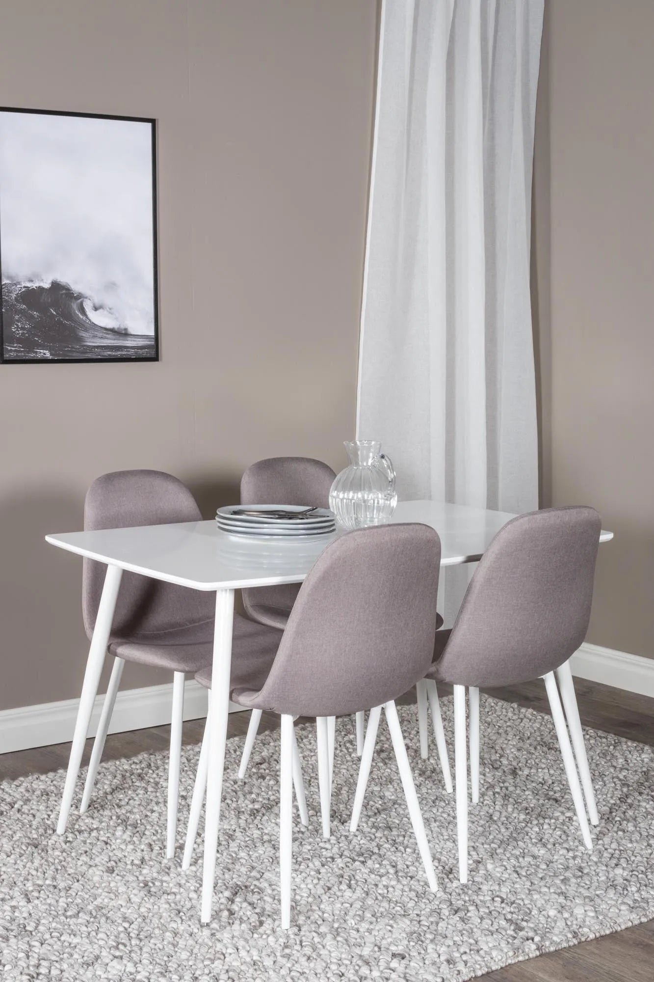 Modernes Esszimmer Set Polar von Venture Home für stilvolles Wohnen.