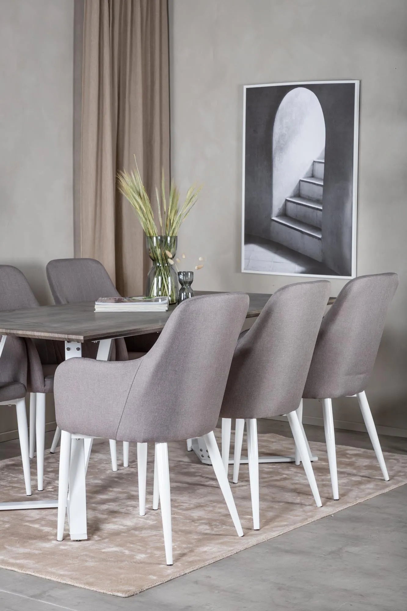 Elegantes Esszimmer Set Marina mit Komfortstühlen von Venture Home.