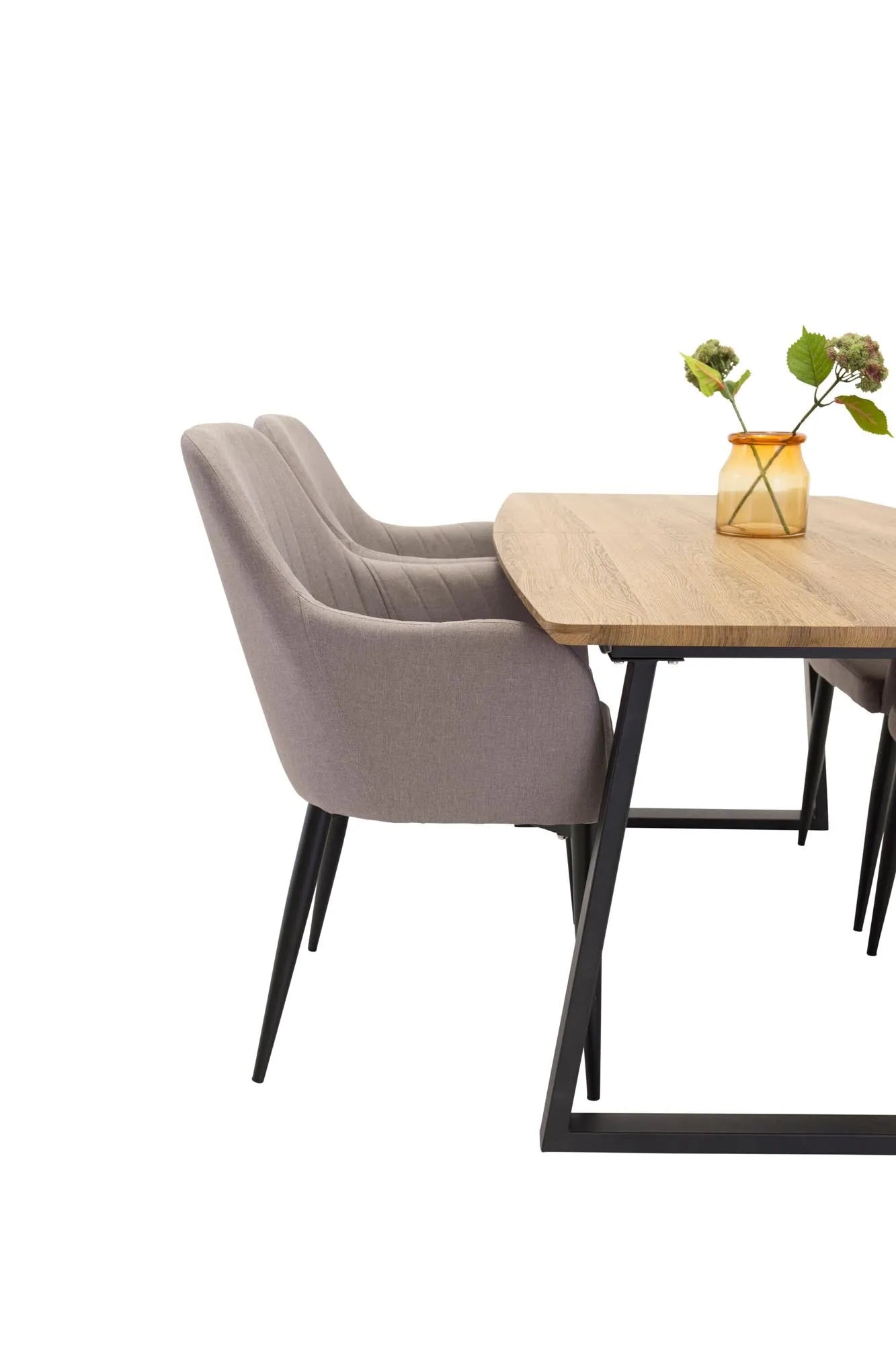 Elegantes Inca Esszimmer Set mit bequemen Stühlen von Venture Home.