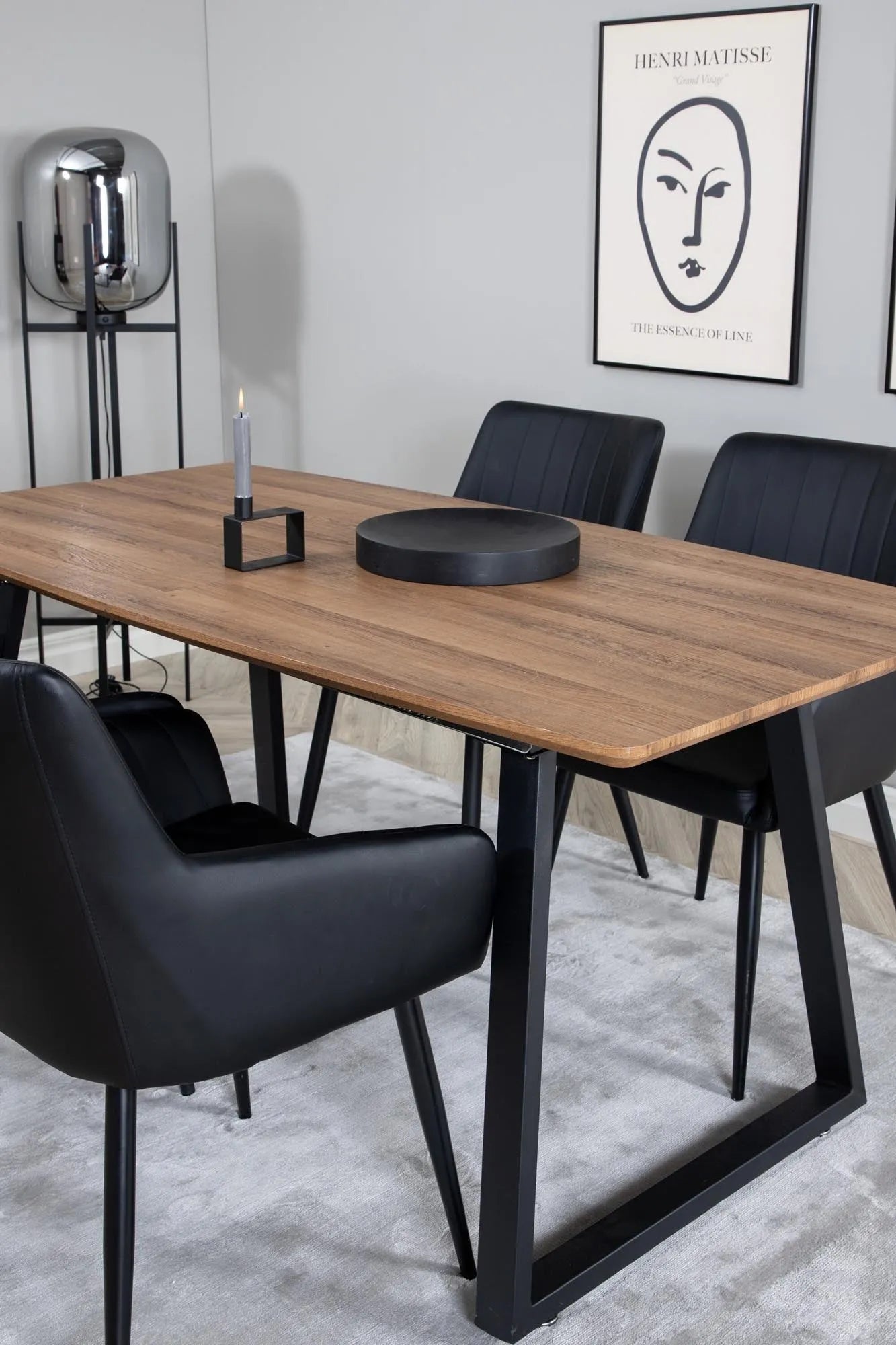 Stilvolles Inca Esszimmer Set mit komfortablen Stühlen von Venture Home.